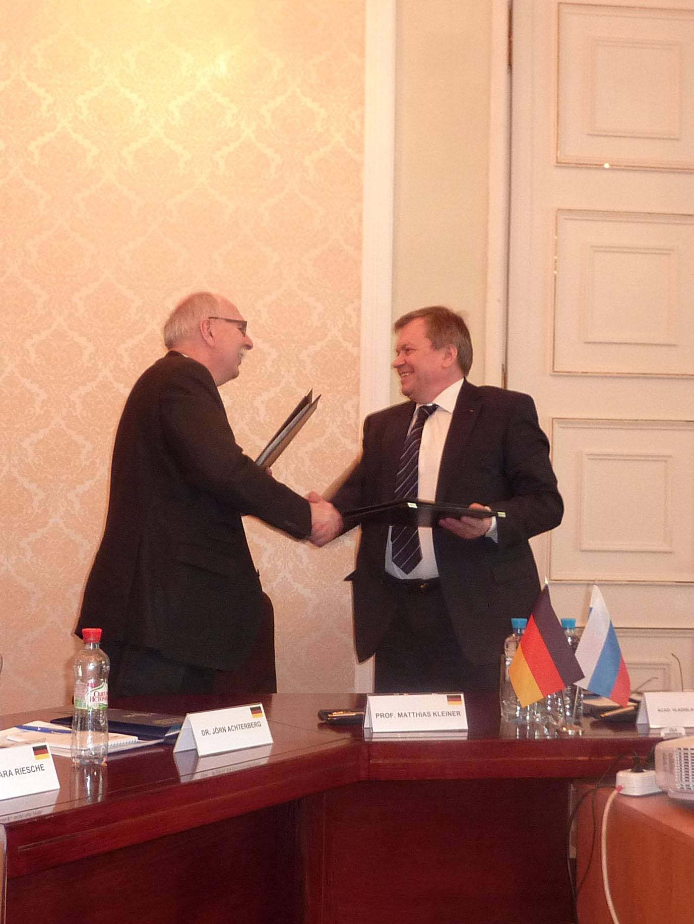 Matthias Kleiner (DFG-Präsident), Vladislav Panchenko (Vorsitzender des RFFI-Rates)