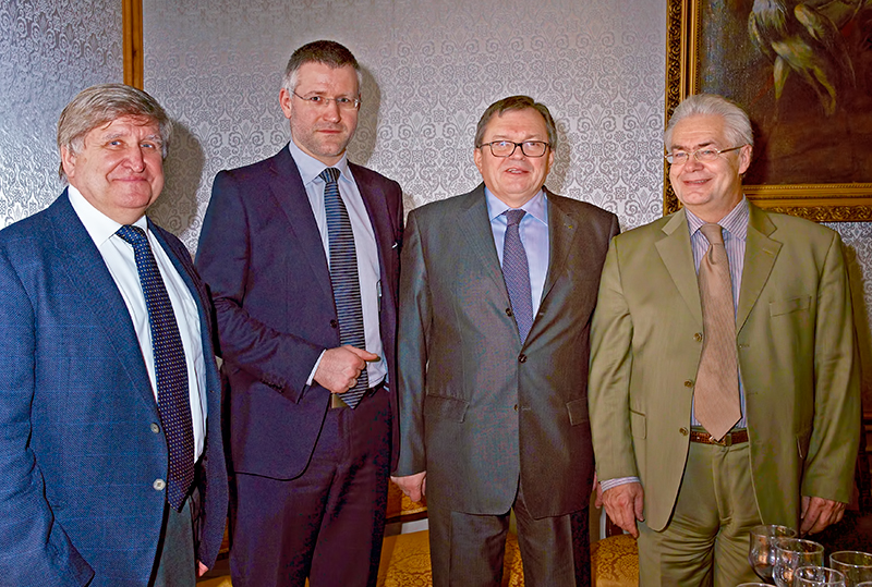 Eliseev (RFFI-Generaldirektor), Achterberg (DFG-Moskau), Panchenko (RFFI-Vorsitzender), Sharov (Leiter Internationales, RFFI)