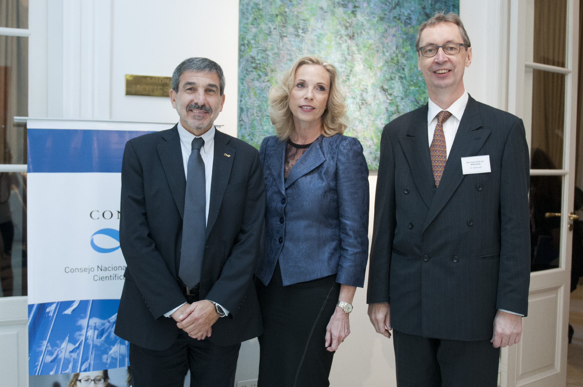 Roberto Carlos Salvarezza, Dorothee Dzwonnek y Bernhard Graf von Waltersee em la inauguración del Colegio Internacional de Graduados.