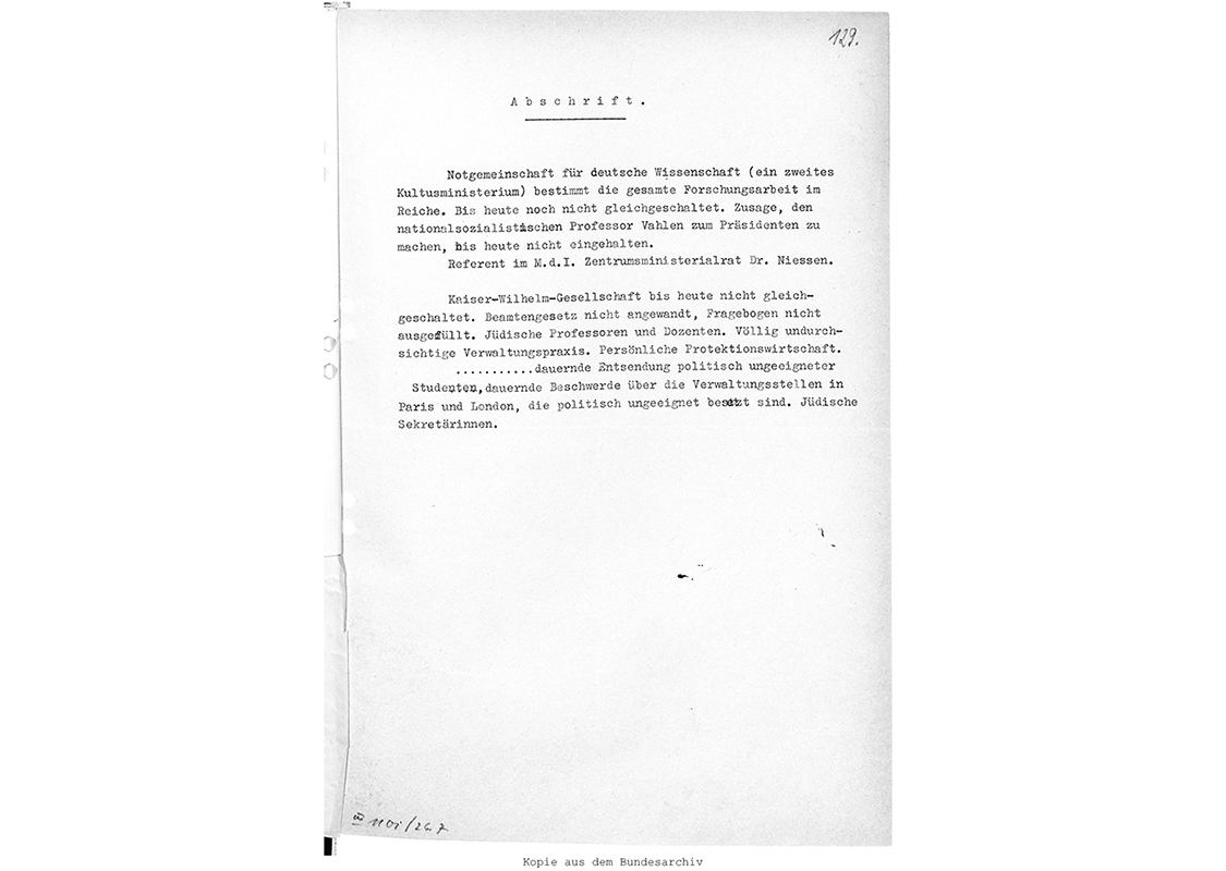 Notiz eines Angestellten des Verbindungsstabes der NSDAP, die er dessen Leiter Rudolf Heß und „zuständigkeitshalber“ dem Reichsinnenministerium im Juli 1933 sandte, in der er die Gleichschaltung der Notgemeinschaft und der KWG anmahnte