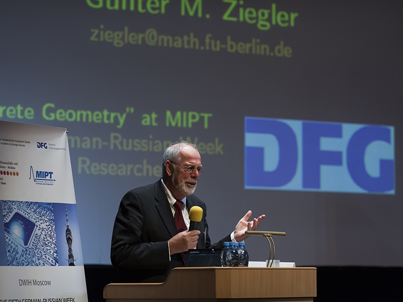Вице-президент DFG Петер Функе на открытии V Российско-германской недели молодого ученого, Москва, сентябрь 2015