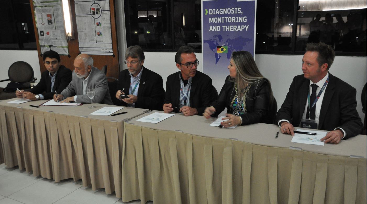 Formal signing of the agreement between German and Brazilian research institutions. Left to right: Antonio Gomez Souza Filho, Anderson S.L. Gomes, Airton A. Martin, Jürgen Popp, Denise Zezell and Martin Maiwald