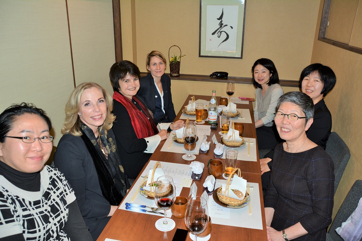 Dinner mit Prof. Yuko Harayama (CSTI), Yoshiko Shirokizawa (JST)und Mariko Kobayashi (JSPS) (auf der rechten Seite)