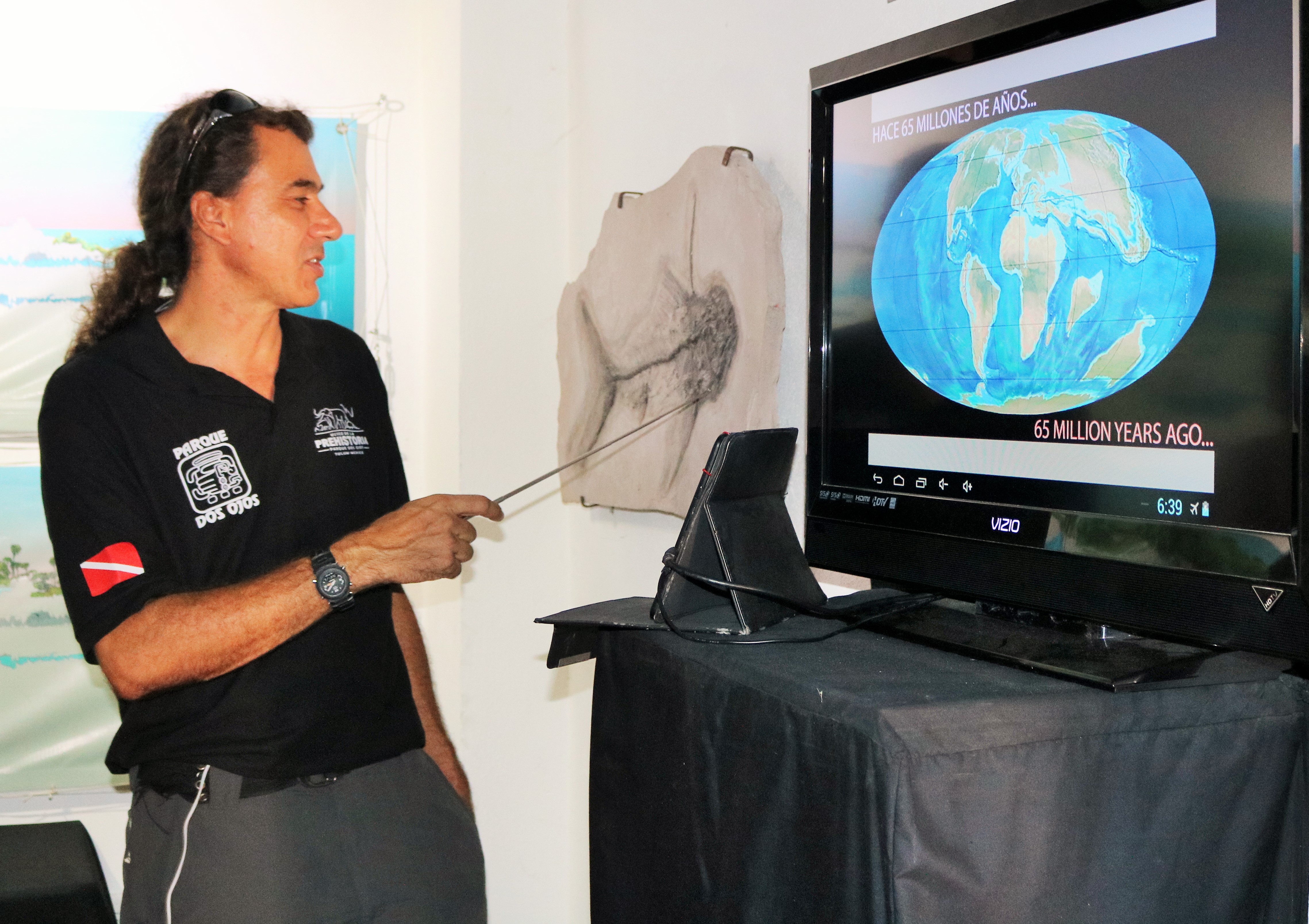 Visit to the palaeontology museum in Dos Ojos with a scientific presentation by Eugenio Aceves