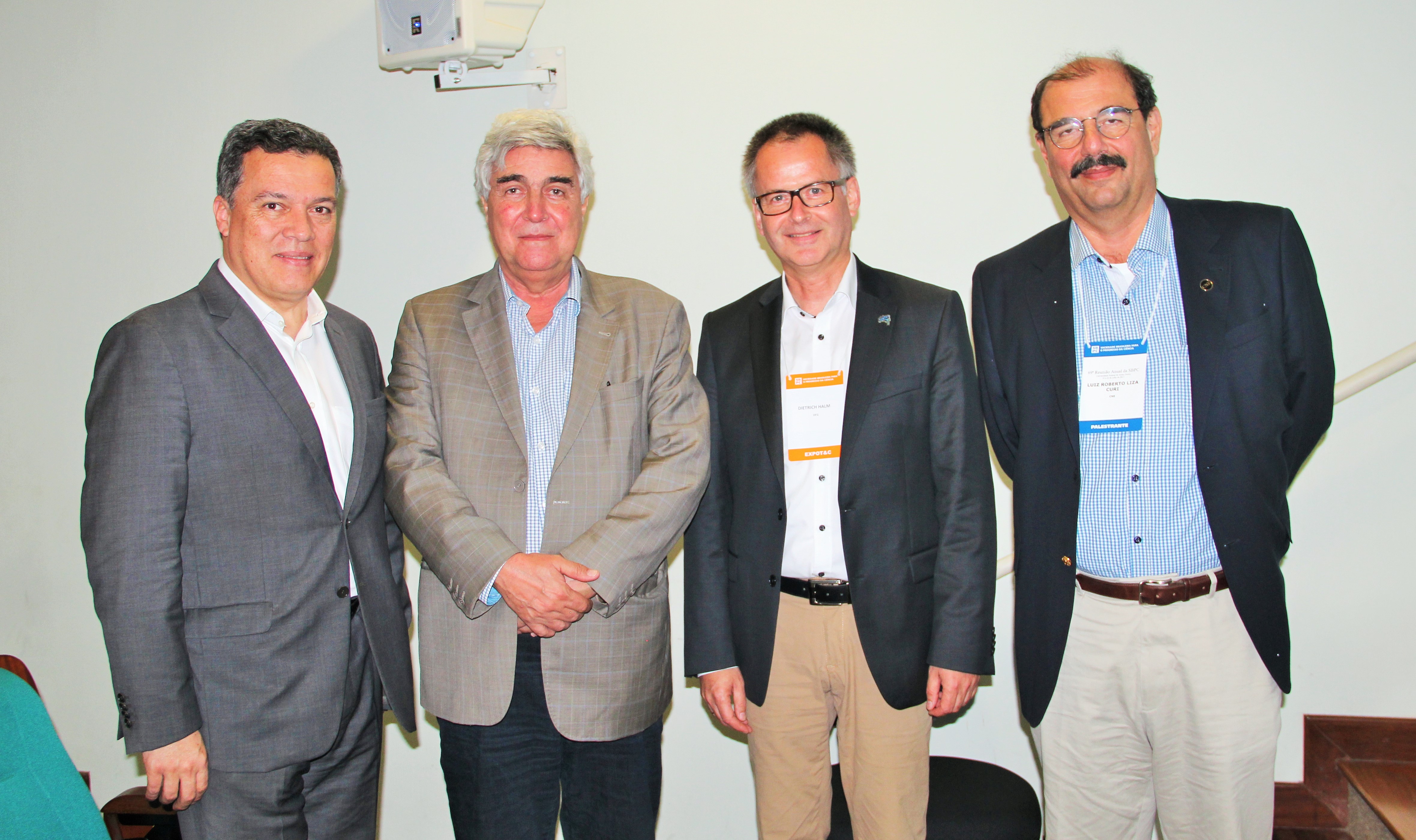 Jaime Ramírez, rector de la UFMG; Abílio Neves, presidente de la Capes; Dietrich Halm, director de cooperación internacional de la DFG con América Latina; y Luiz Roberto Curi, del MCTIC