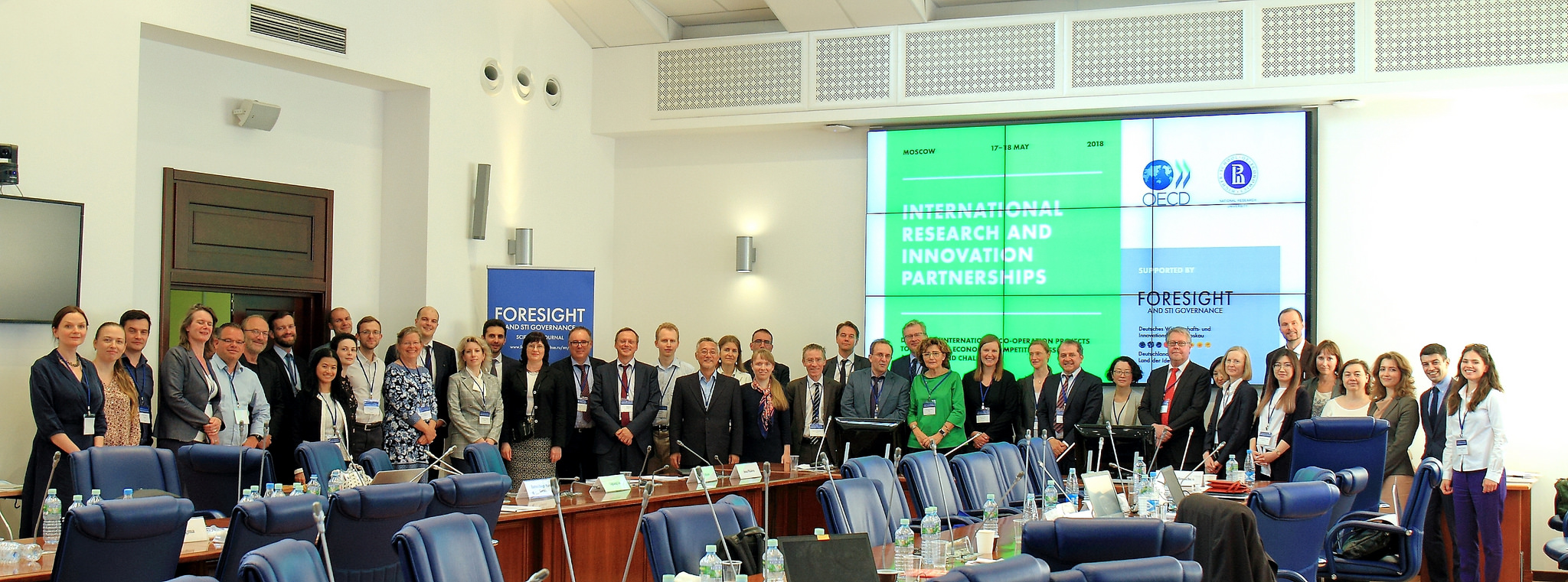 Teilnehmerinnen und Teilnehmer des OECD-HSE Workshops