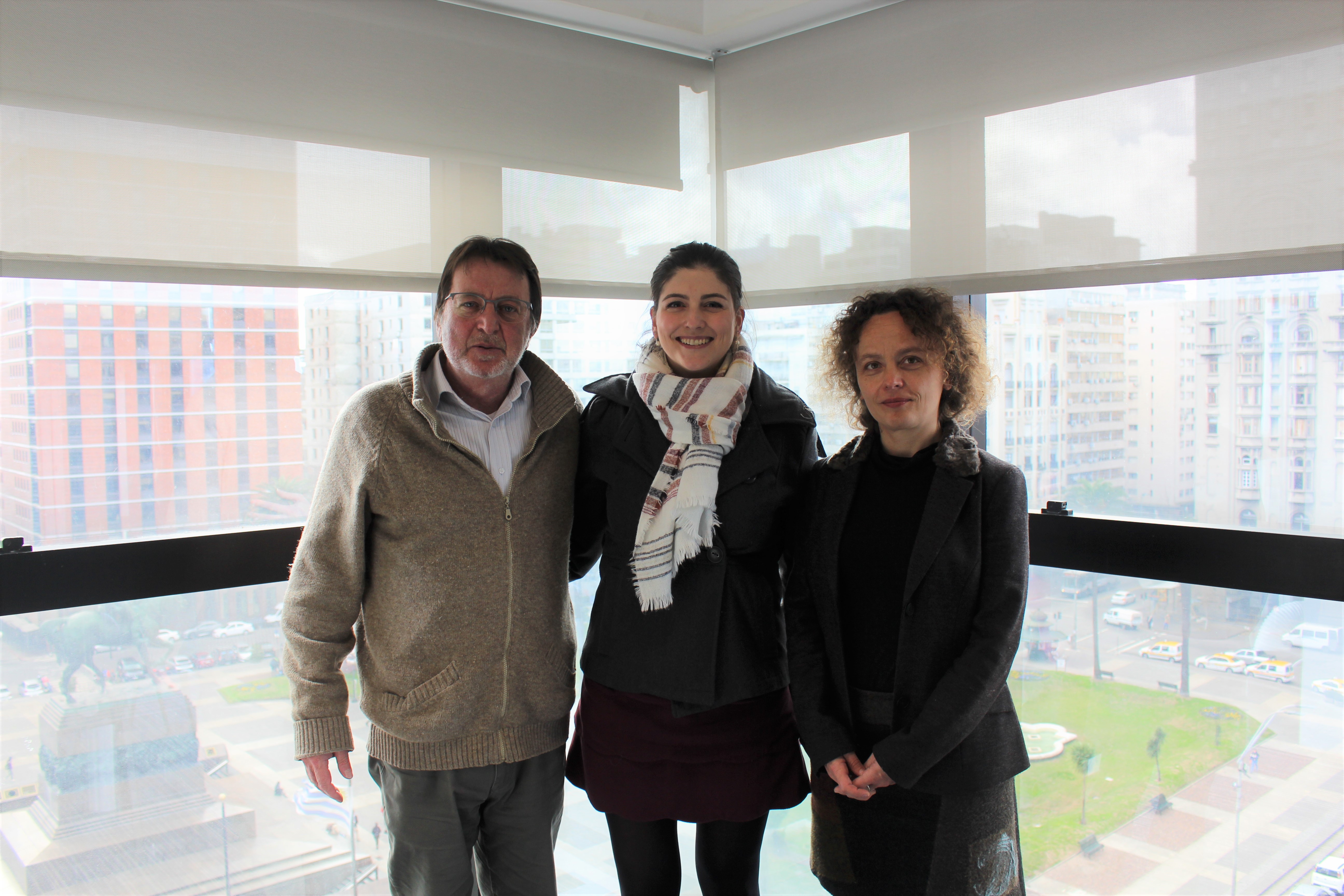 Eduardo Manta, secretario nacional de Ciencia y Tecnología de Uruguay, junto a Laura Redondo y la Kathrin Winkler, de la DFG América Latina