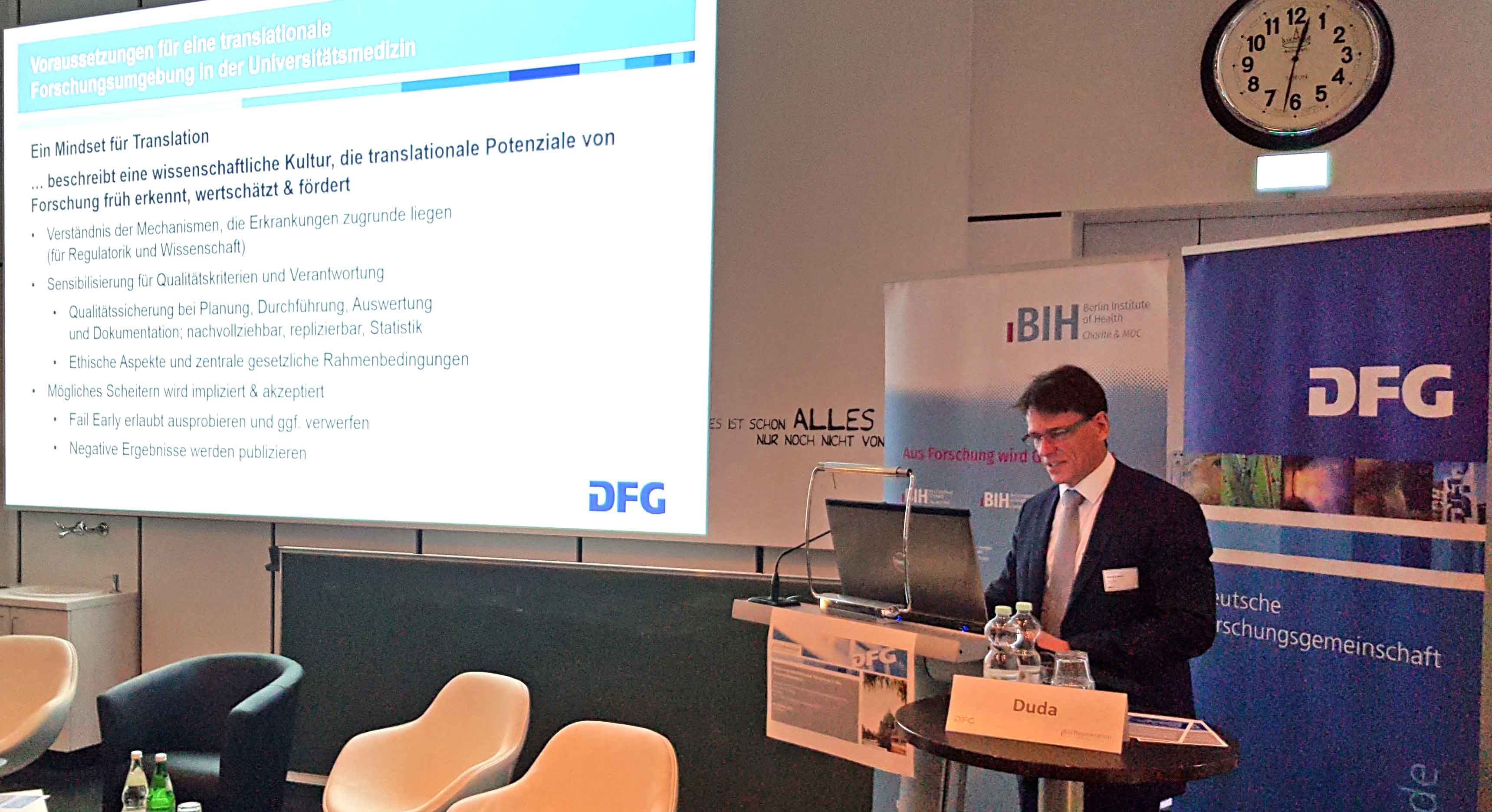 Prof. Georg Duda präsentiert die DFG Empfehlungen zur Förderung translationaler Forschung in der Universitätsmedizin.
