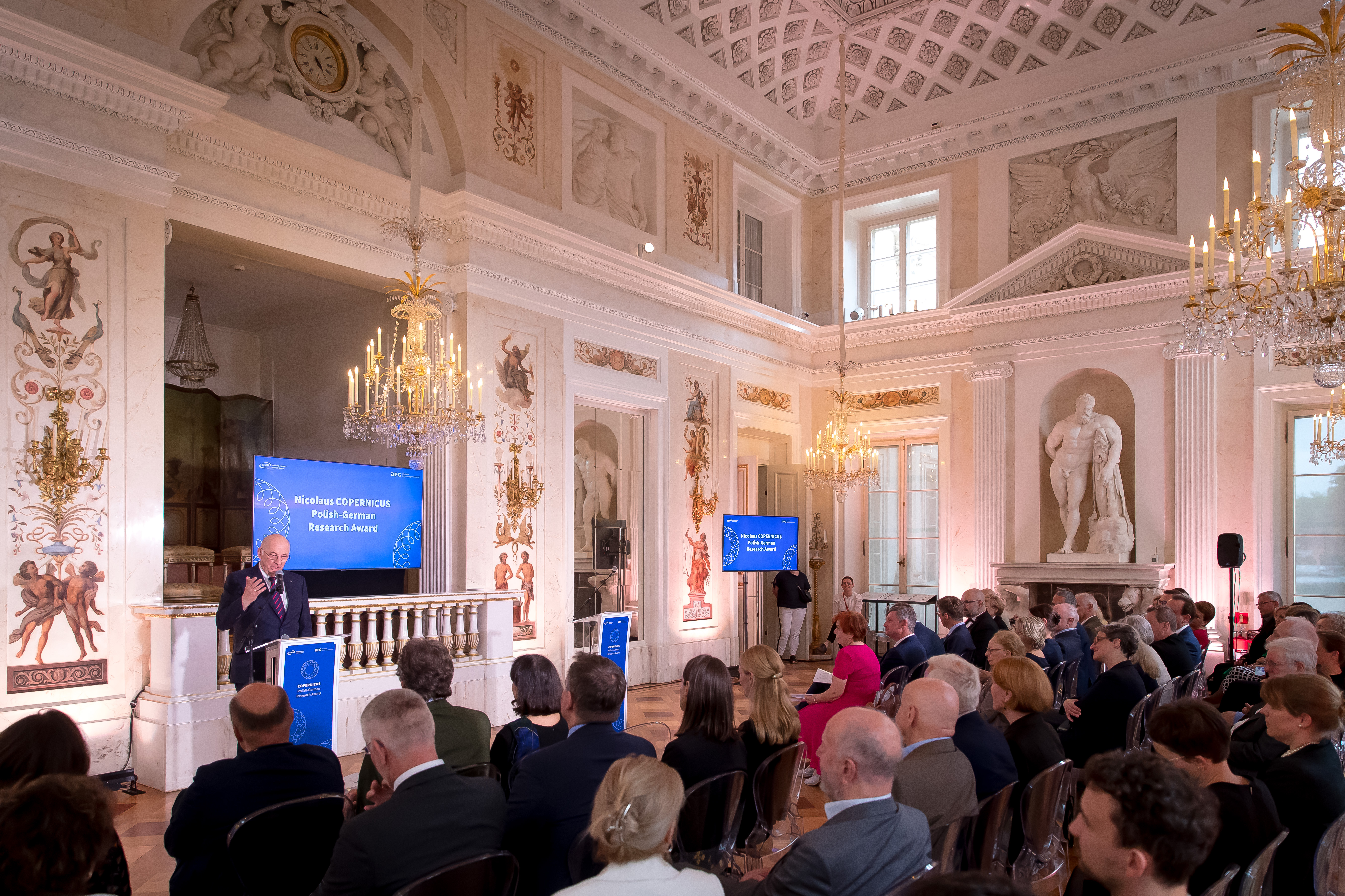 Begrüßungsworte des FNP-Präsidenten Żylicz im Łazienki-Palast in Warschau