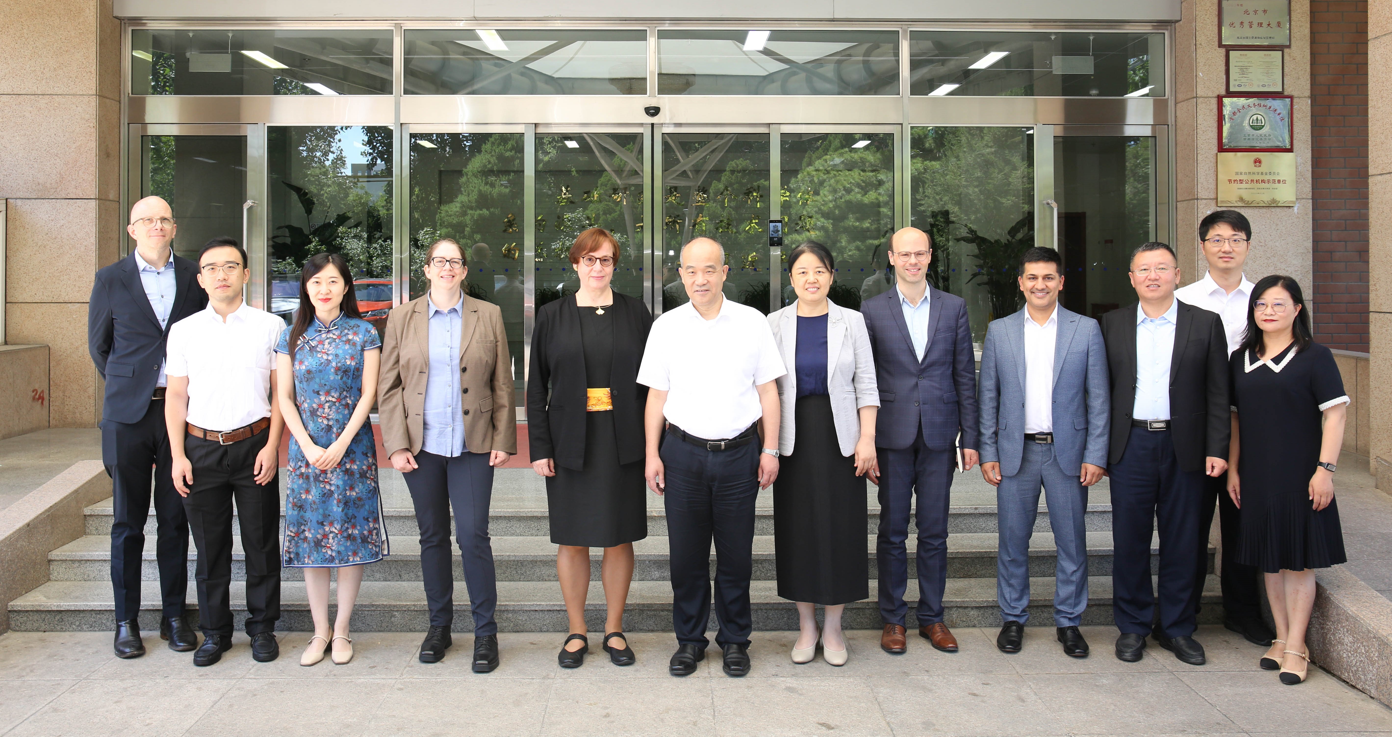 Dou Xiankang mit der DFG-Delegation und Vertreterinnen und Vertretern der NSFC und des CDZ