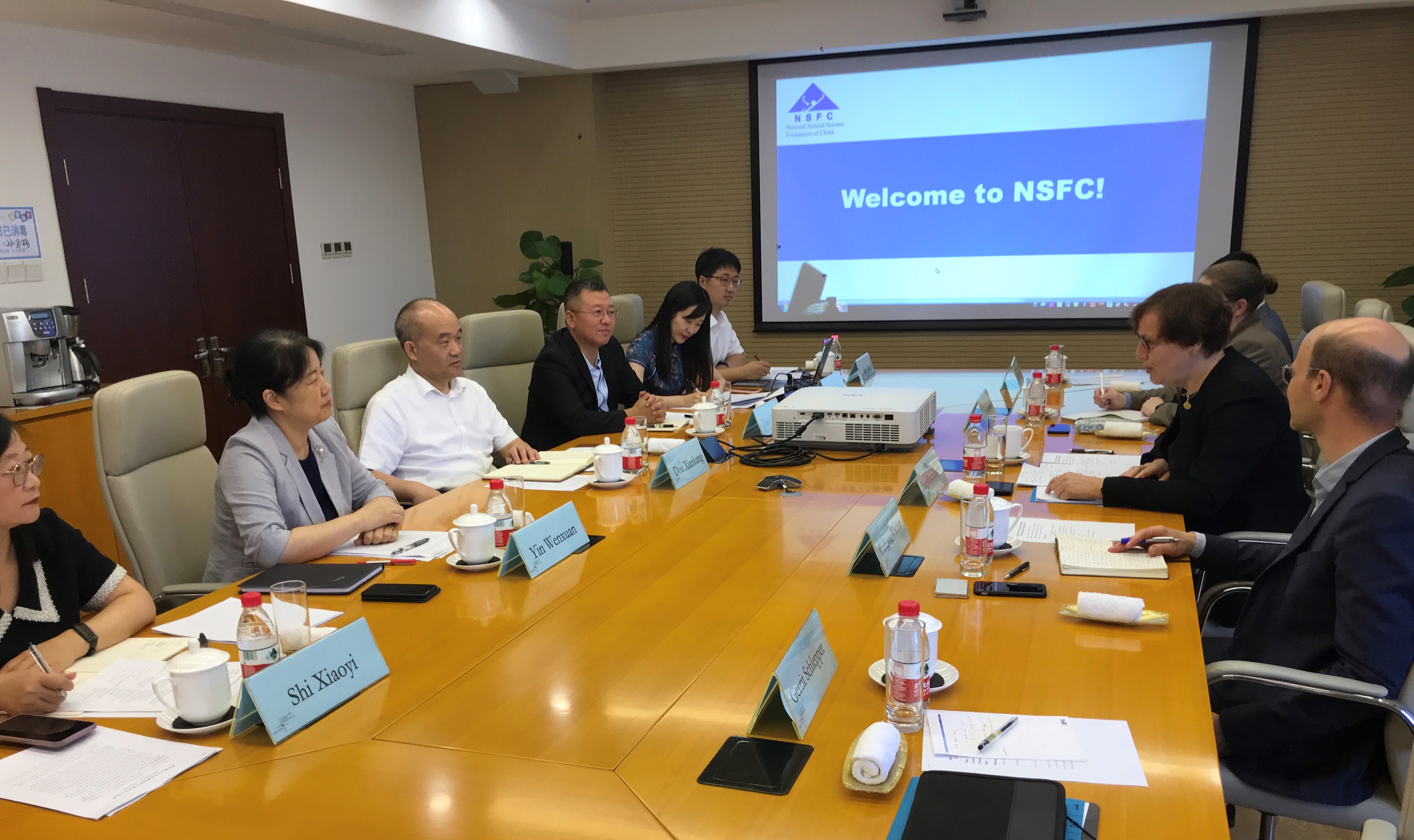Gespräch mit Prof. Dou Xiankang in der NSFC-Geschäftsstelle