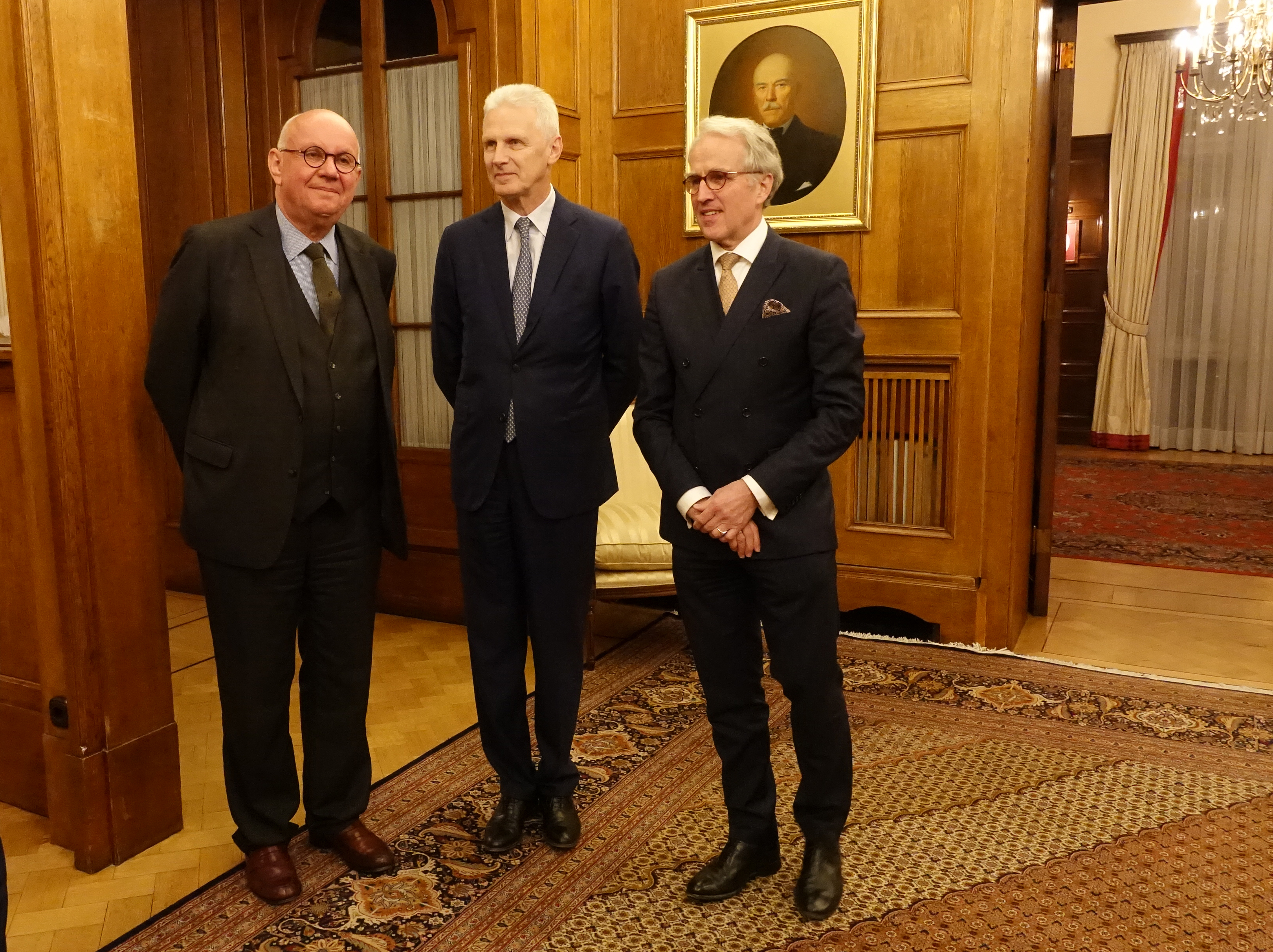 v.l.: DFG-Präsident Professor Strohschneider im Gespräch mit und dem Berater Fursenko und dem Botschafter Freiherr von Fritsch
