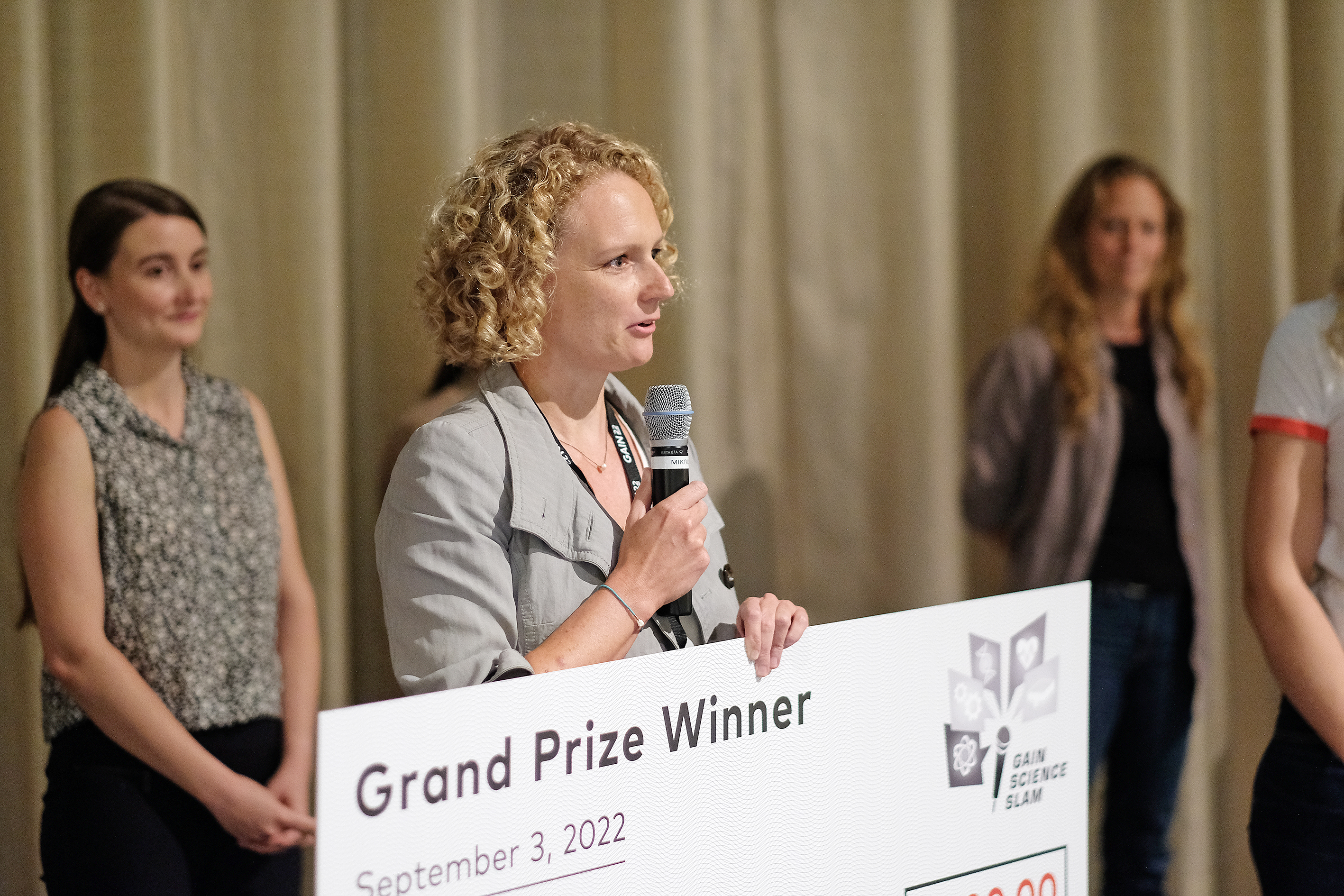 Science Slam Gewinnerin Gewinnerin Vanessa Wergin von der australischen University of Queensland