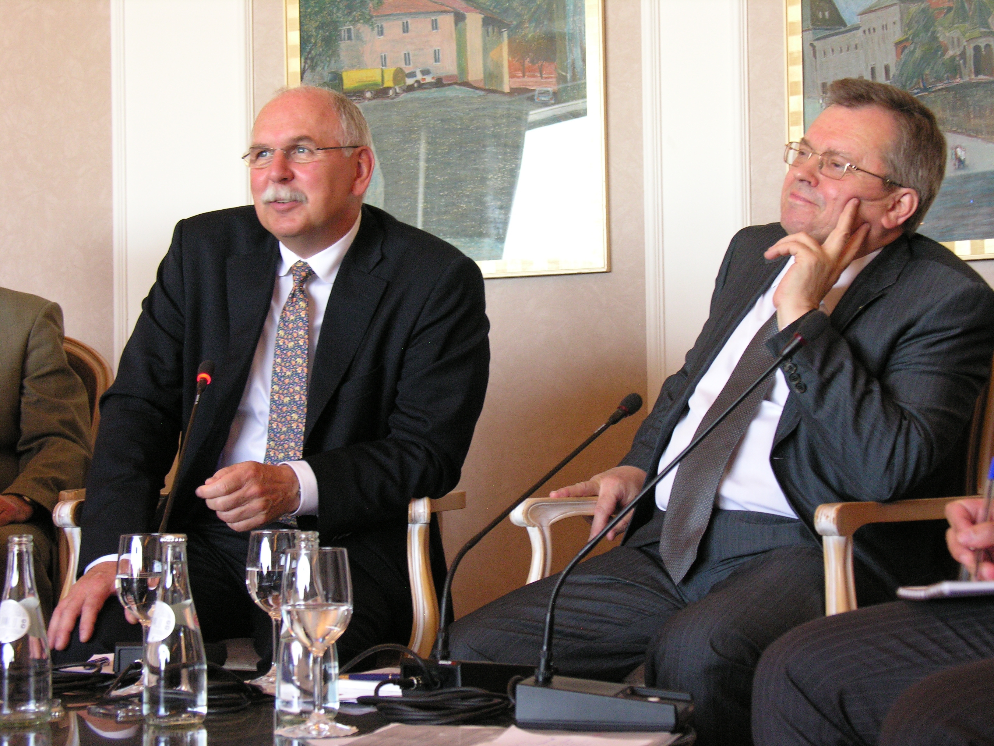 Слева направо: президент DFG профессор М. Клайнер, председатель Совета РФФИ академик В.Я. Панченко