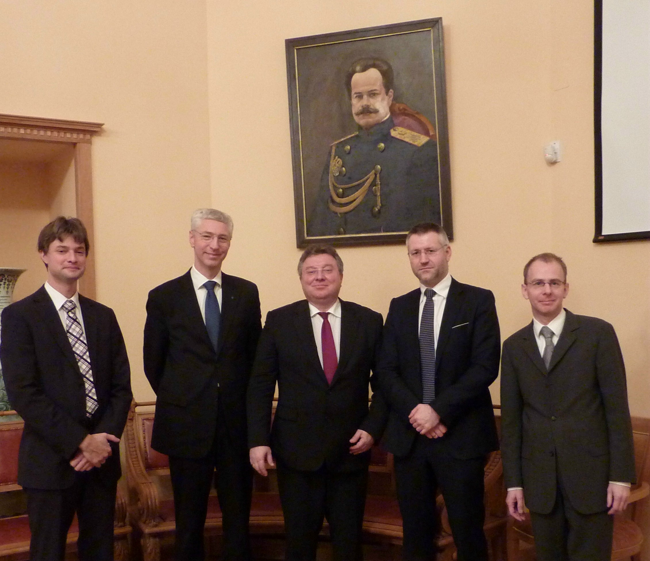 Michael Lentze (DFG), Jörg Seume (Hannover), Rektor Andrej Rudskoj, Jörn Achterberg (DFG), Michael Kleineberg (DAAD) an der Polytechnischen Universität St. Petersburg