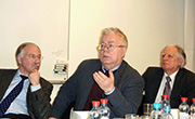 (v.l.n.r.) Prof. Dmitrij Kazakov (Vereinigtes Institut für Kernforschung, Dubna), Prof. Jurij Antonov (Institut für Biochemische Physik, RAN, Moskau), Prof. Jusef Zhugzhda (Institut für Erdmagnetismus, RAN, Troitsk)