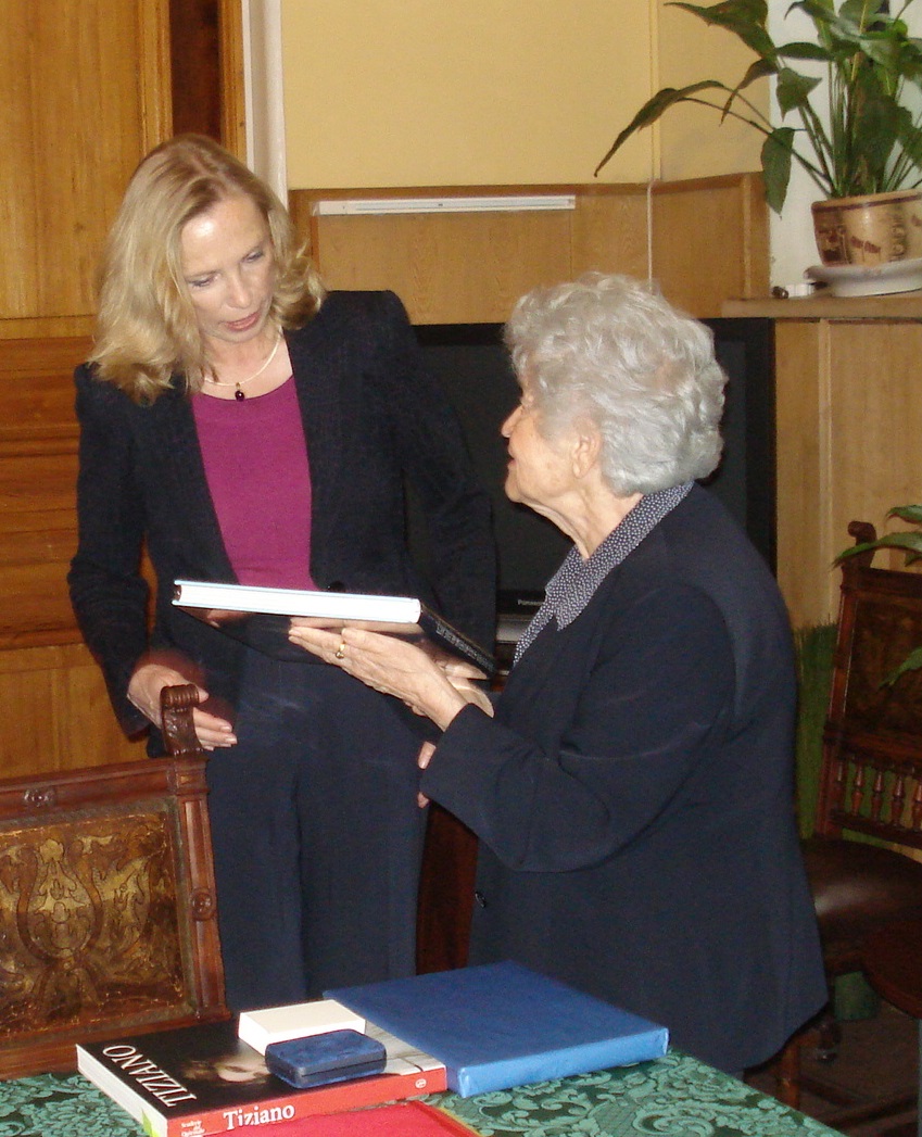 Generalsekretärin Dzwonnek und Irina Antonowa, Direktorin des Puschkin Museums der Schönen Künste in Moskau.