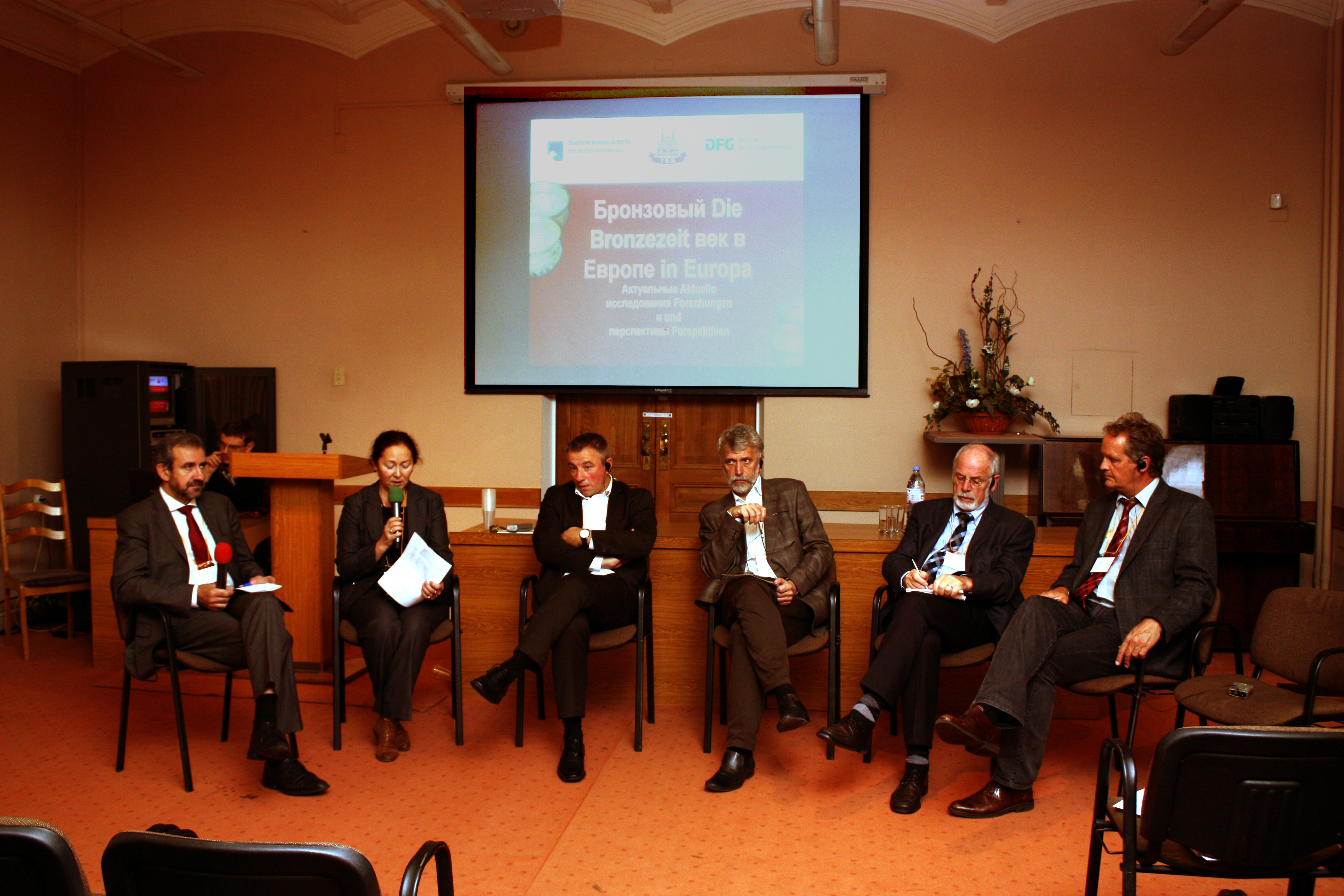 Final discussion at the Bronze Age conference: Hermann Parzinger, Natalia Shishlina, Matthias Wemhoff, Nikolay Makarov, Peter Funke, Rüdiger Krause (L to R)