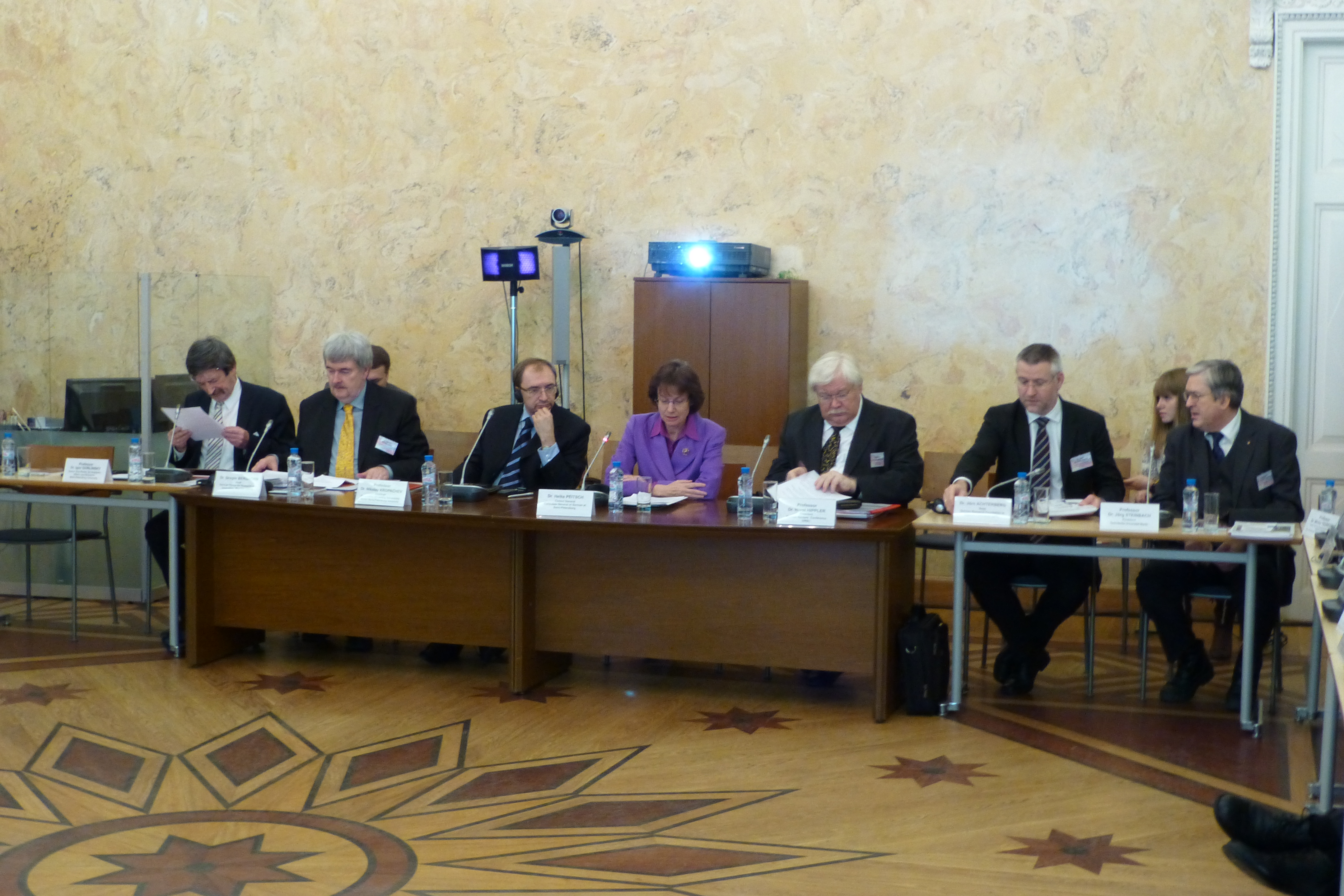 Rectors' meeting (L to R): Igor Gorlinsky (SPbGU), Gregor Berghorn (DAAD Moscow), Nikolay Kropachev (SPbGU), Heike Peitsch (German Consulate General in St. Petersburg), Horst Hippler (HRK), Jörn Achterberg (DFG Russia), Jörg Steinbach (TU Berlin)