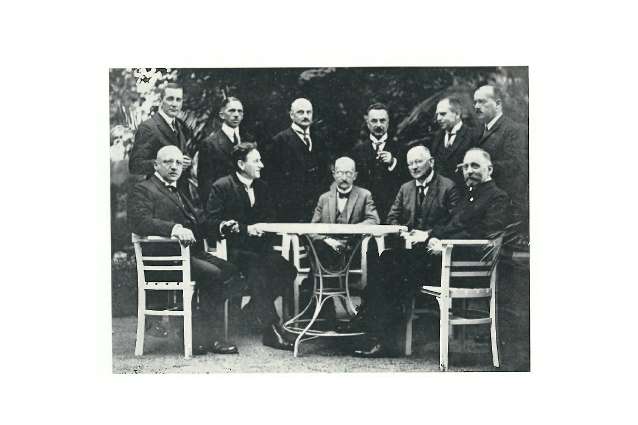 Notgemeinschaftsausschuss 1924 mit Fritz Haber (v.l.) und Max Planck (Mitte)