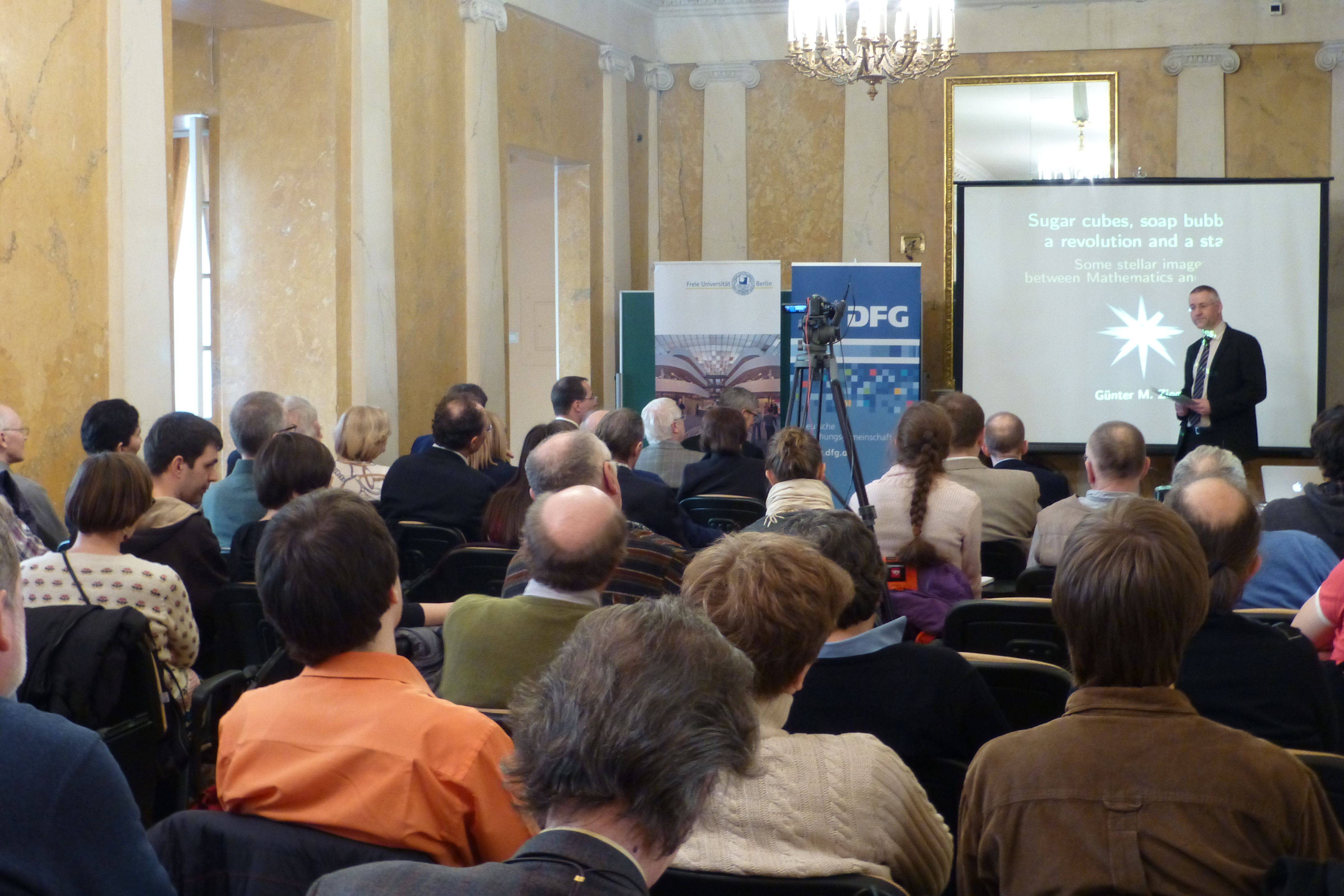 Jörn Achterberg (DFG-Moskau) bei der Eröffnung der ersten Leibniz-Lecture in St. Petersburg