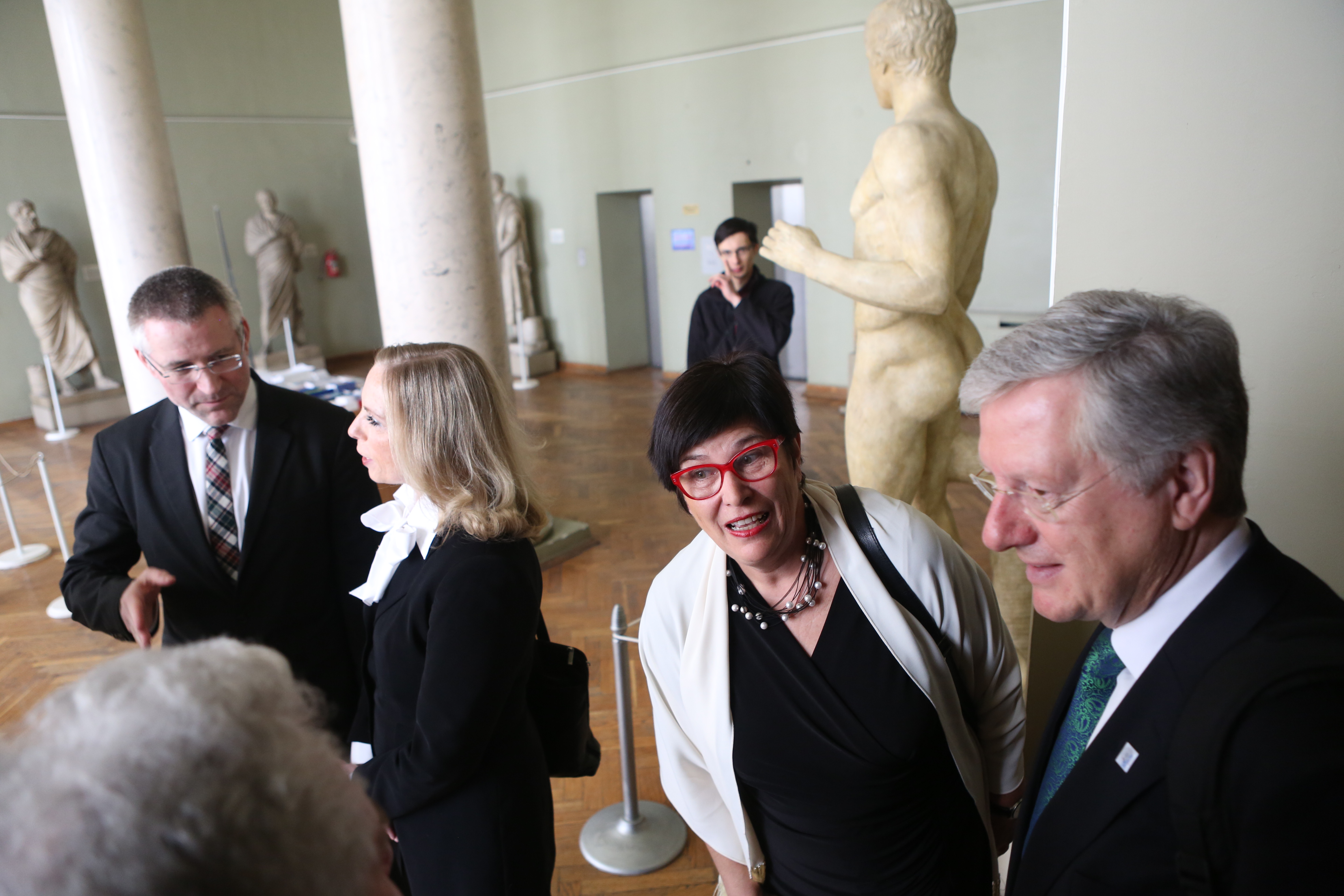 In the university's antiquities collection (left to right): Rector Schiewer (Freiburg), IRTG spokesperson Cheaure (Freiburg), DFG Secretary General Dzwonnek (Bonn), head of DFG Office Achterberg (Moscow)