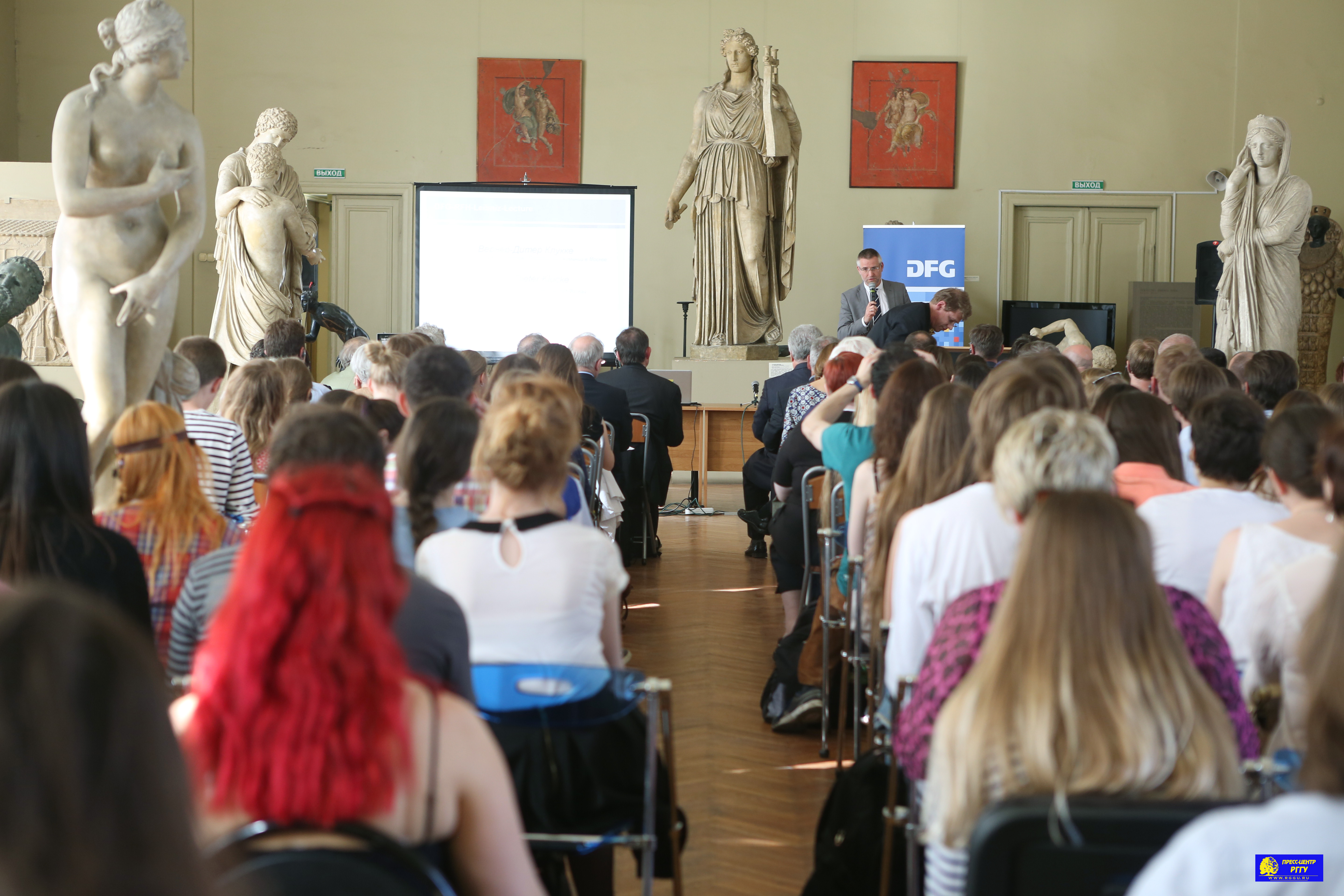 Auditorium for the first DFG/RFH Leibniz Lecture in the antiquities collection of the Russian State University for the Humanities (RGGU)