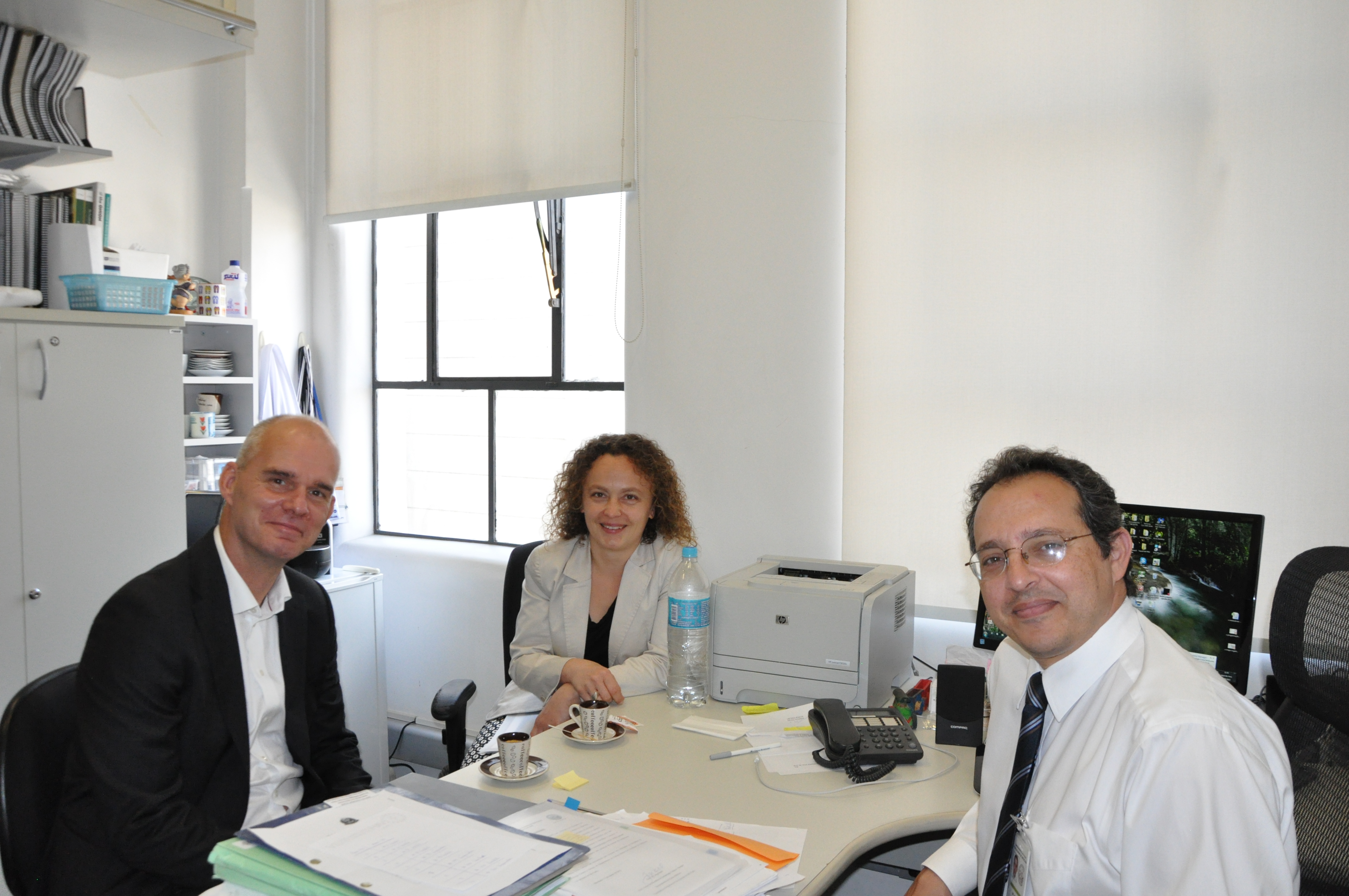 In talks with Prof. Esper Kallás (right) from the Faculty of Medicine at the University of São Paulo