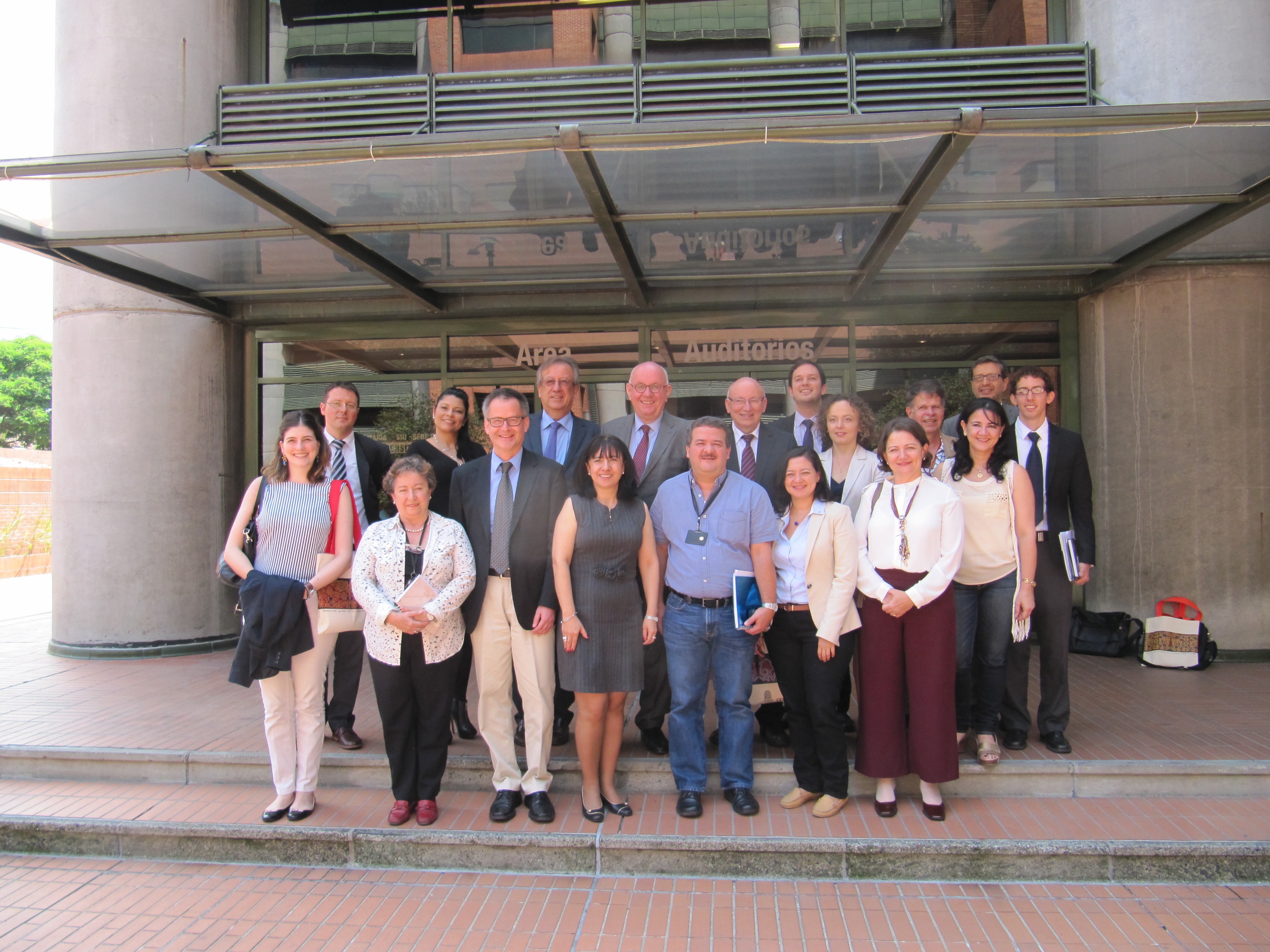Group picture in front of the main building of the research centre at the Universidad de Antioquia.