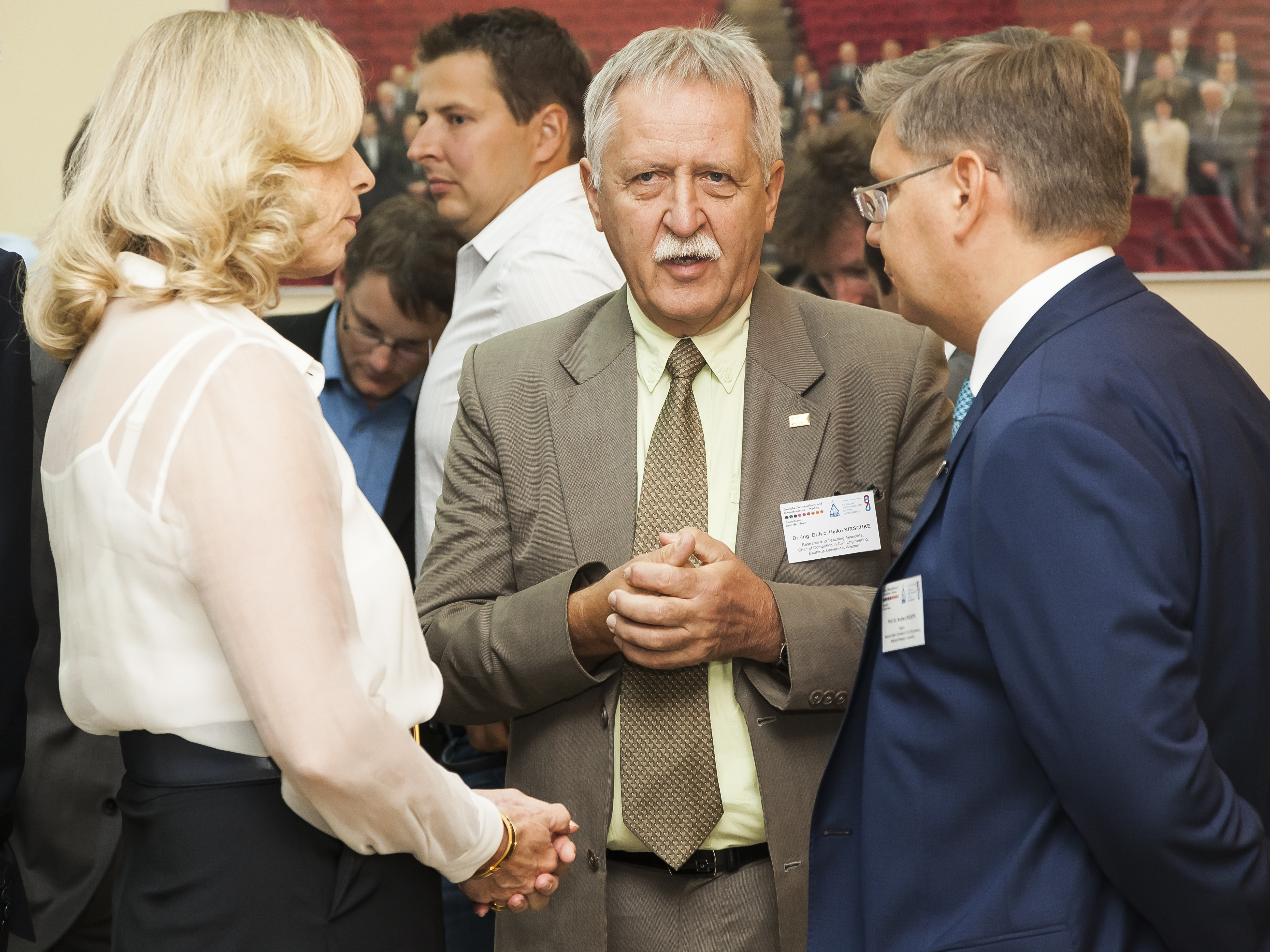 Generalsekretärin Dzwonnek mit Dr. Kirschke (Bauhaus Weimar) und MGSU Rektor Prof. Volkov