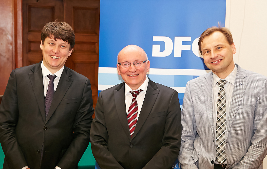 v.l.n.r. A. Fedyanin (Prorektor der Lomossow-Universität), W. Ertmer (Leibniz-Universität Hannover), Nikolay Kolachevsky (Direktor, Lebedew Physikalische Institut, Moskau)