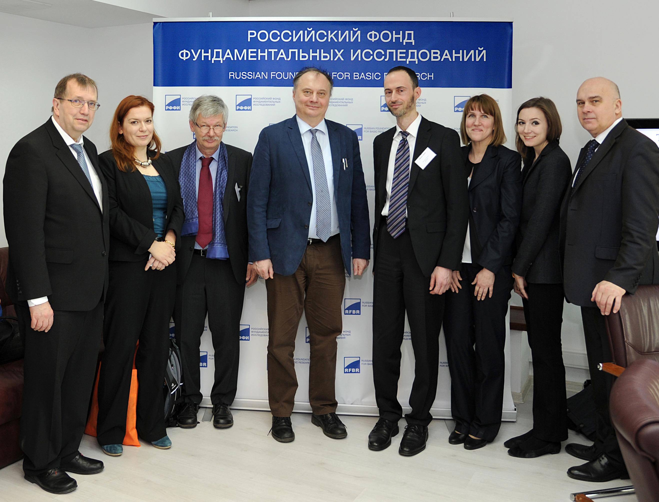 BAYHOST-Delegation zu Gast in Moskau (v.l.n.r.): Alfred Forchel (Universität Würzburg), Wilma Rethage (DFG-Moskau), Thomas Höllmann (Bayerische Akademie der Wissenschaften), Vladimir Kvardakov (RFBR), Nikolas Djukic (BAYHOST) und Swetlana Schewerewa,