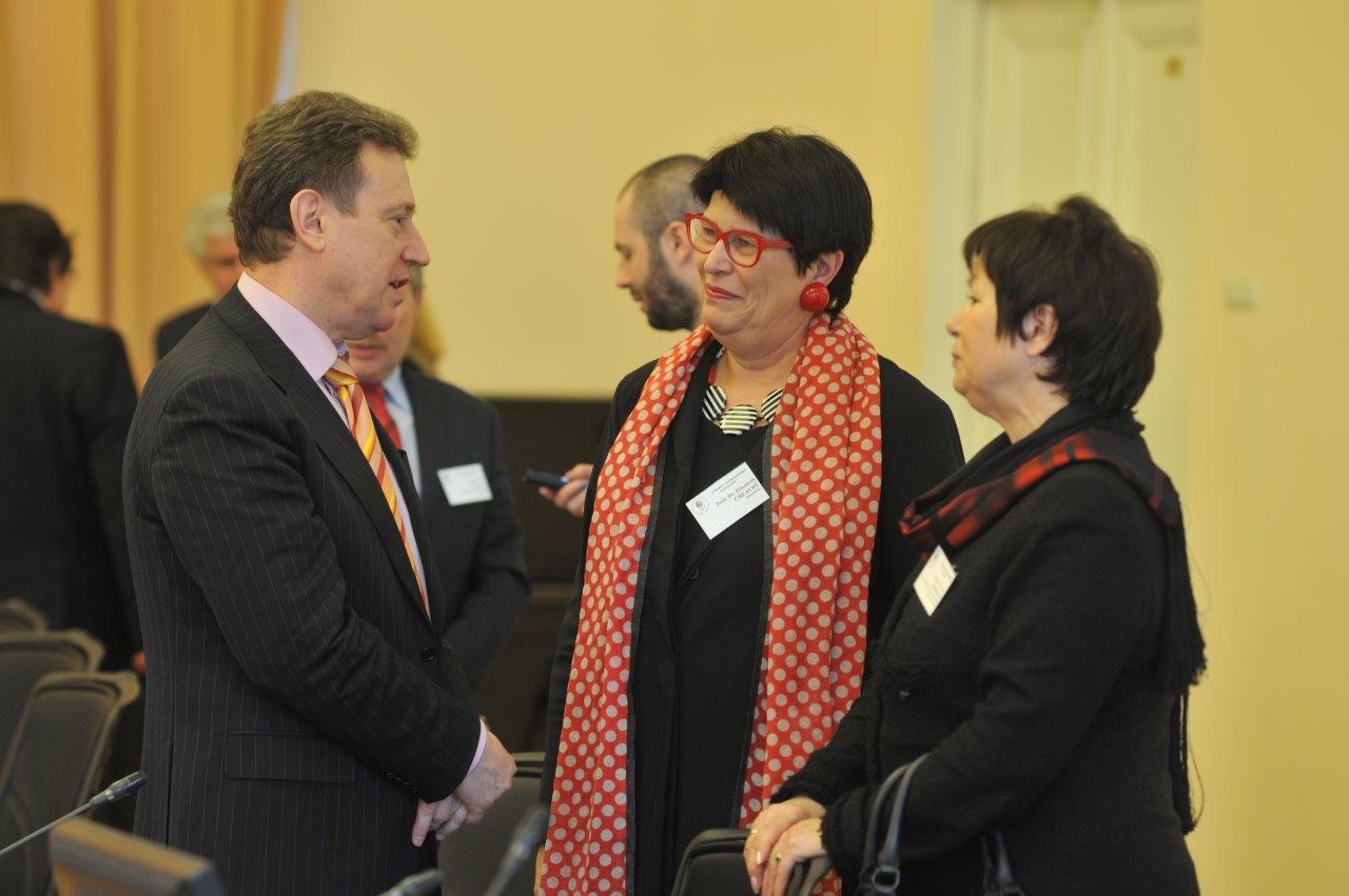 v.l. Rektor Prof. Ivakhnenko (RGGU Moskau), Prof. Cheauré (IGK 1956, Universität Freiburg) und Prof. Zabotkina (RGGU Moskau) bei der Eröffnung der Konferenz