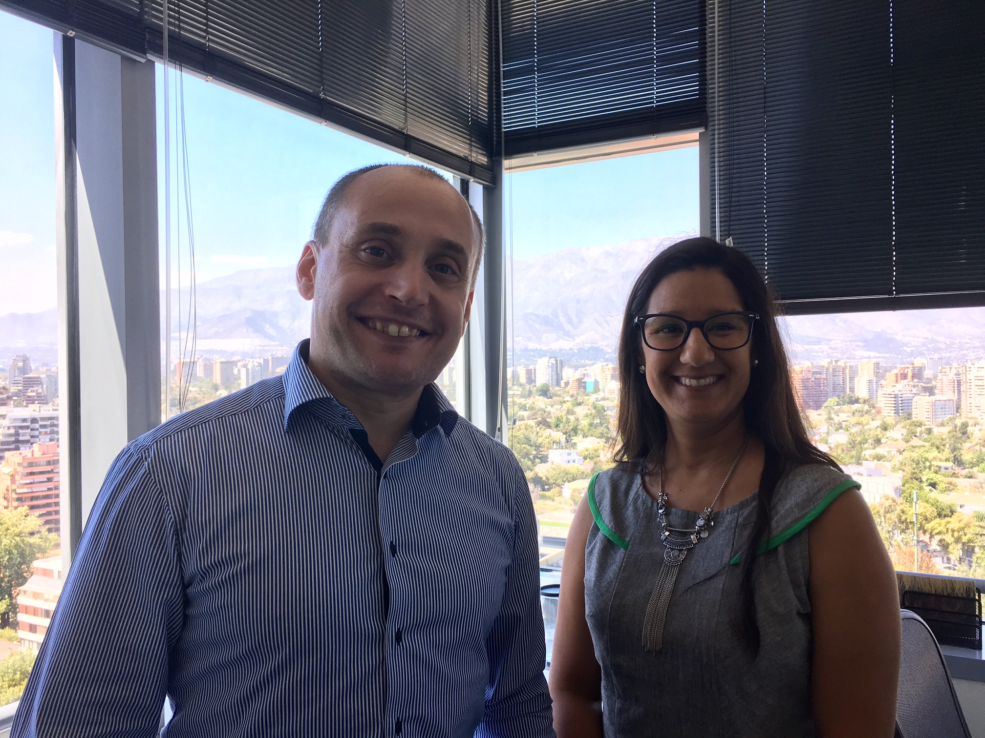 Juanita Castañeda Prada (Fraunhofer Chile Research) und Oleg Prymak (UDE).