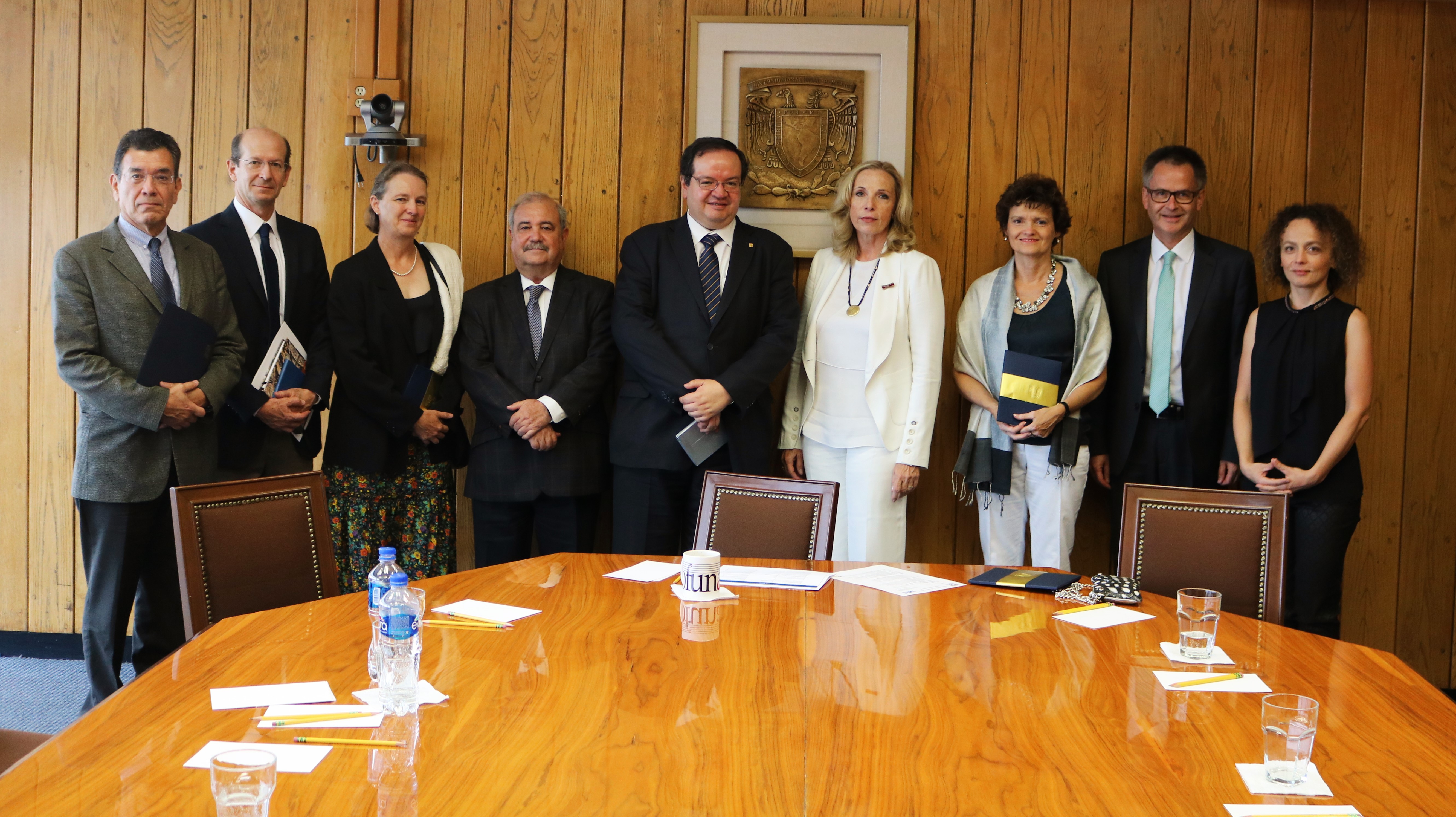 Treffen mit dem Generalsekretär der UNAM, Leonardo Lomelí (v.l.n.r): Christina Siebe, Carlos de la Hoz, Lomelí, Dorothee Dzwonnek, Annette Schmidtmann, Dietrich Halm und Kathrin Winkler