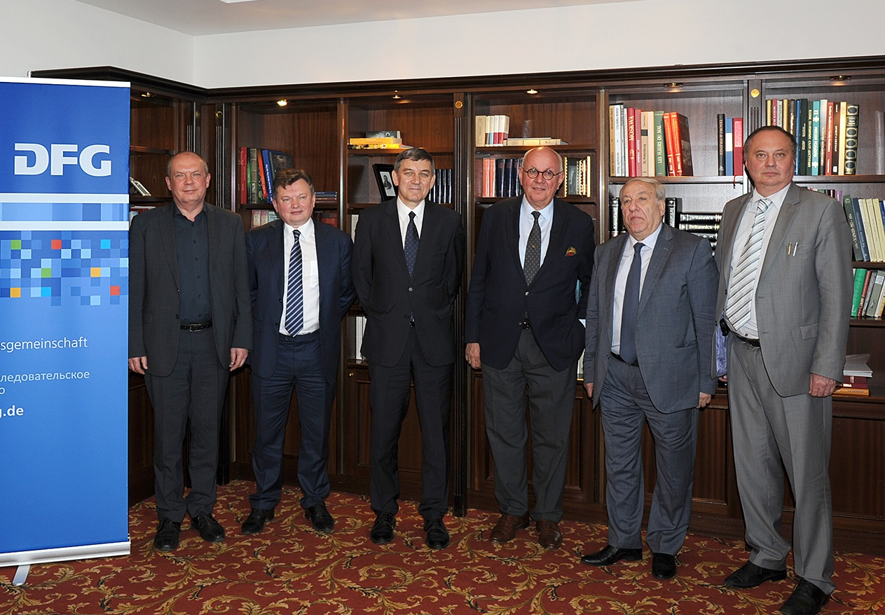 L to R. Sergey Aplonov (SPBU), Oleg Belyavsky (RFBR), Peter Strohschneider (DFG), Vladimir Fridlyanov (RFBR), Vladimir Kvardakov (RFBR)