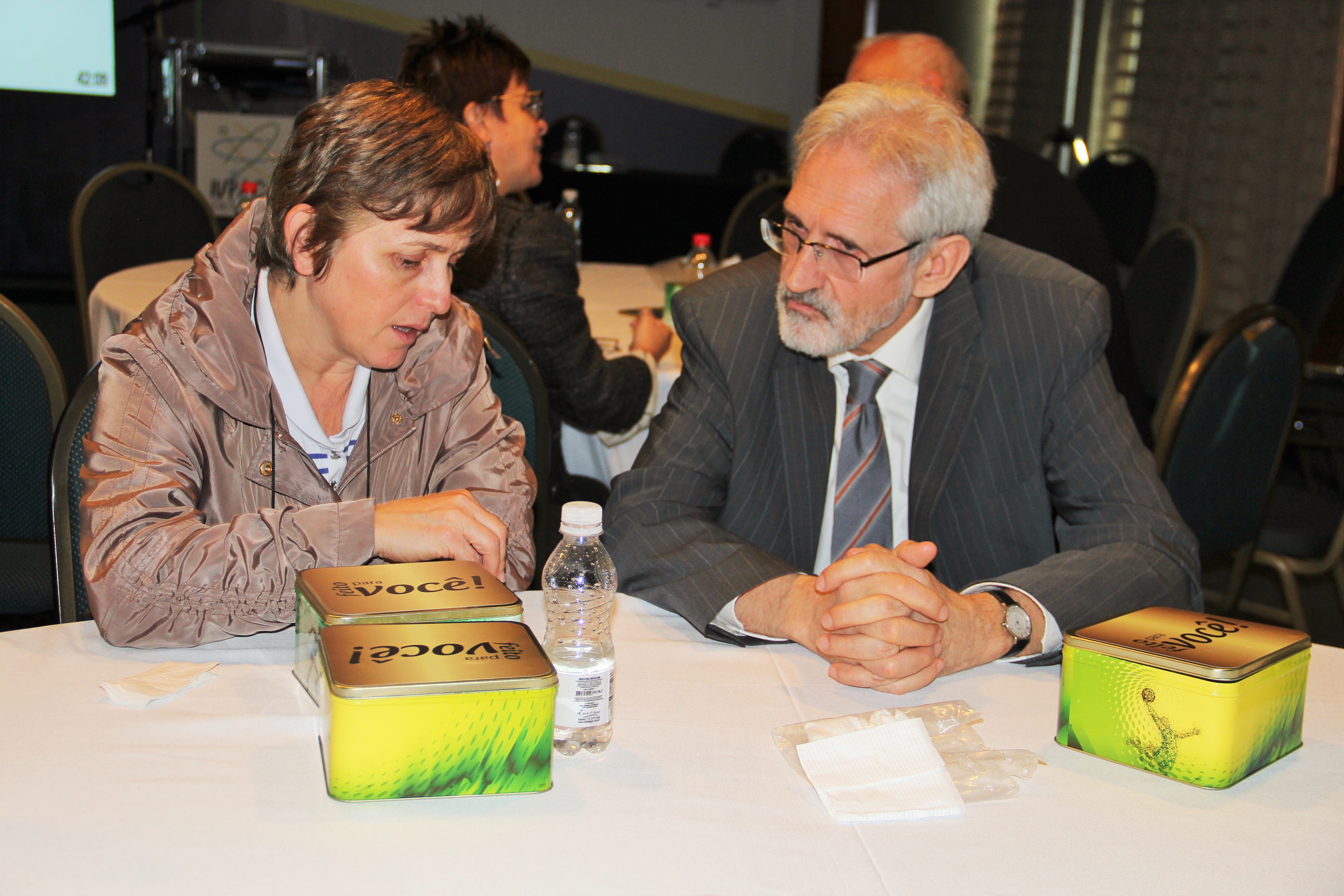 Helmut Galle, o representante acadêmico da DFG no Brasil, tirou dúvidas dos participantes da sessão
