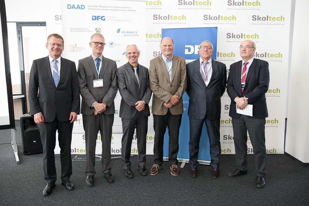 Hochschulleitung von Skoltech mit Vertretern des DWIH-Moskau und der Deutschen Botschaft Moskau: v.l.n.r.: Thomas Graf (Deutsche Botschaft Moskau), Ulrich Grothus (DAAD), Frank Allgöwer (DFG), Werner Mewes (TU München), Aleksandr Kuleshov und Rupert