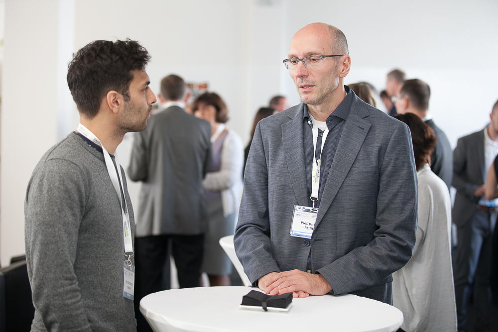 Knut Reinert in conversation with an early career researcher