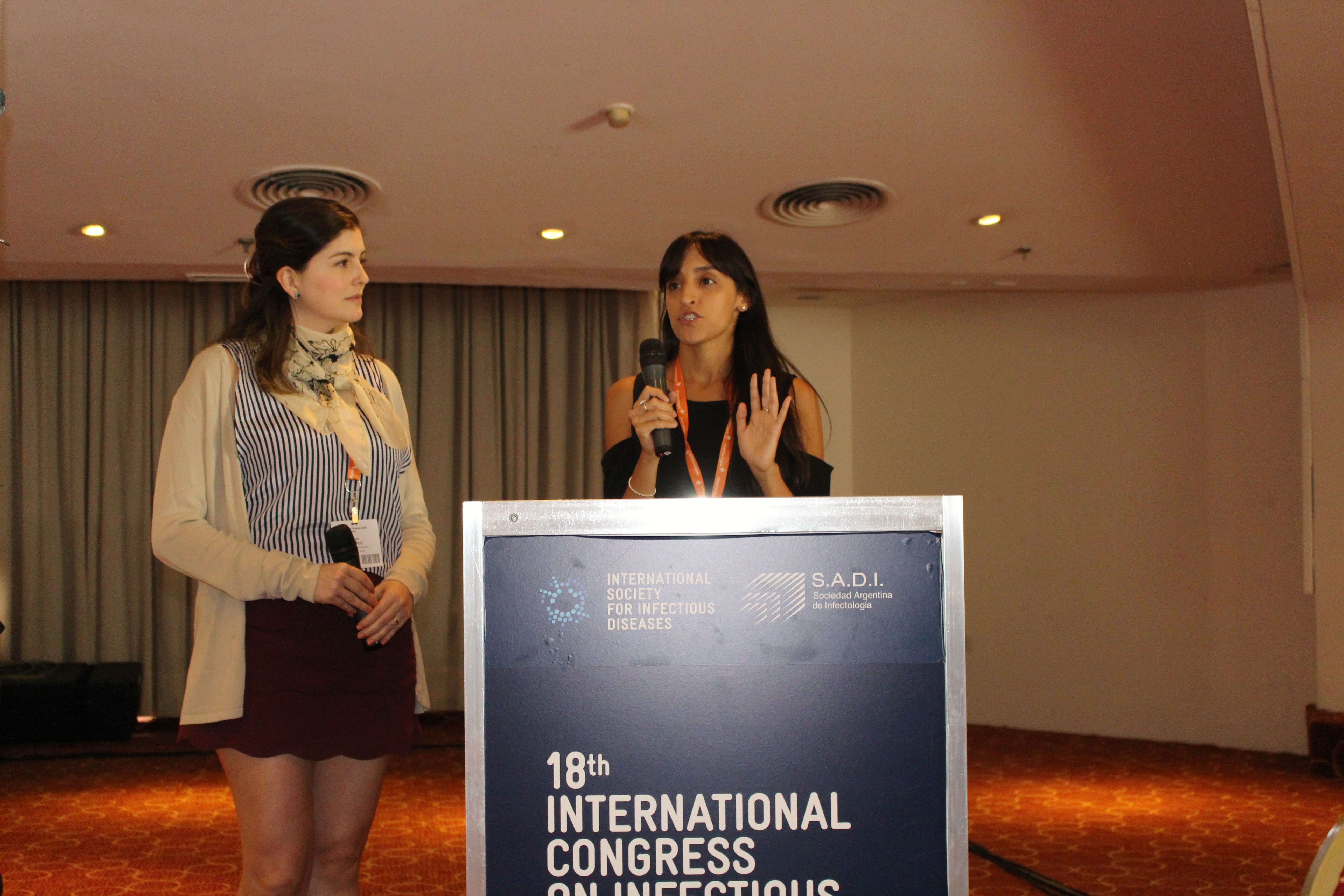 Laura Redondo und Catherina Dhooge informierten über Fördermöglichkeiten für bilaterale Projekte
