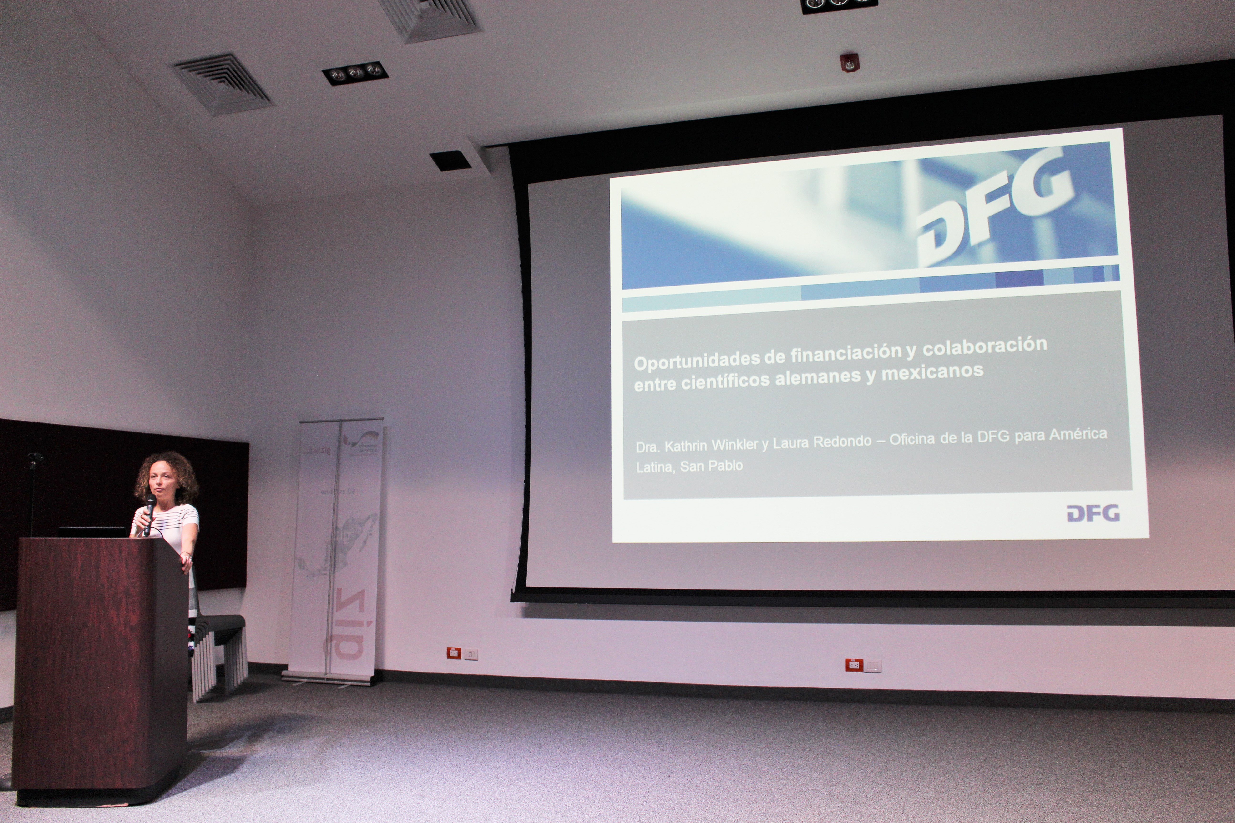 Dr. Kathrin Winkler opened the DFG presentation with a look at internationalisation strategies...