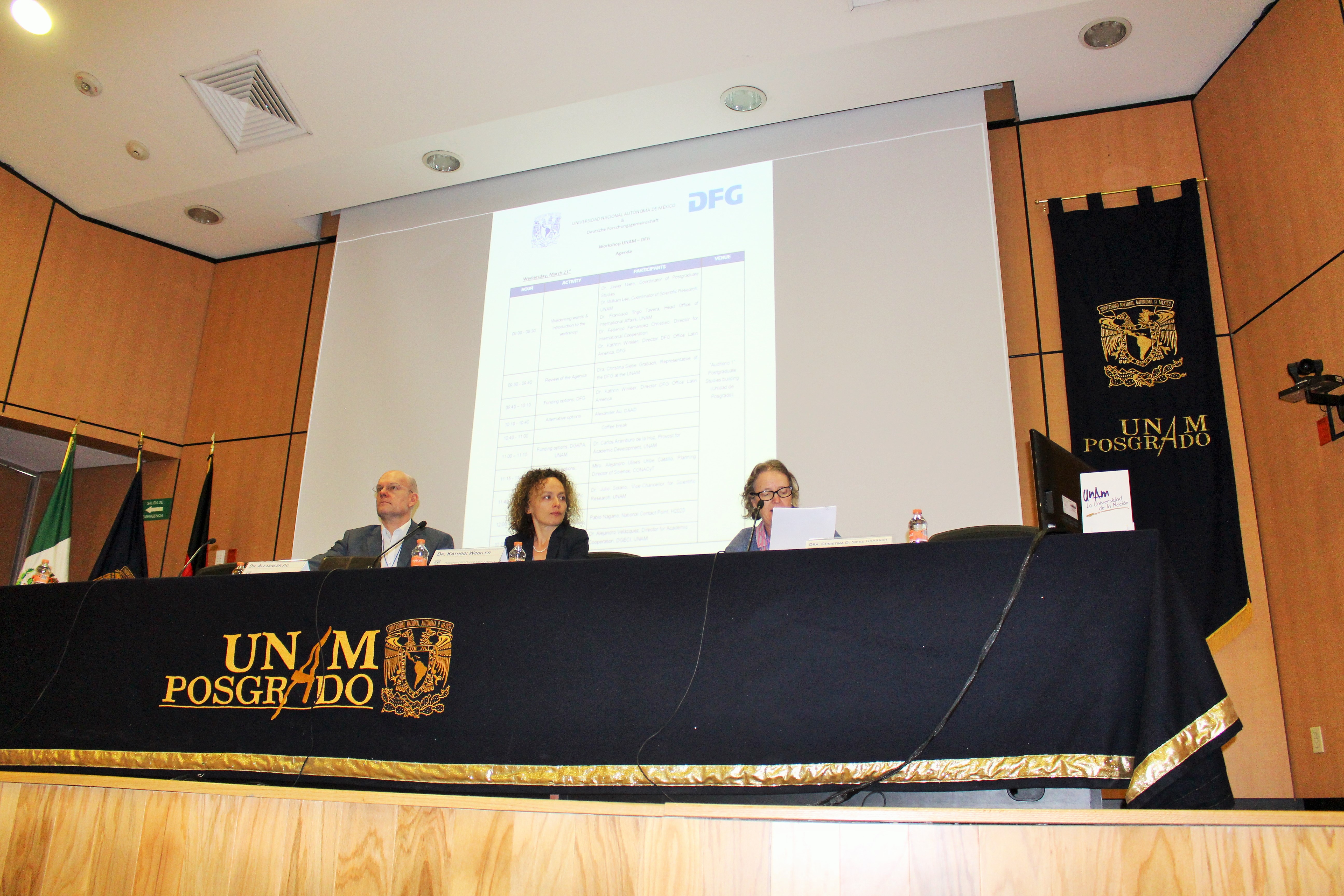 Al lado de Winkler (al centro), Alexander Au (DAAD) y Christina Siebe, representante académica de la DFG en México, también estuvieron presentes en el evento