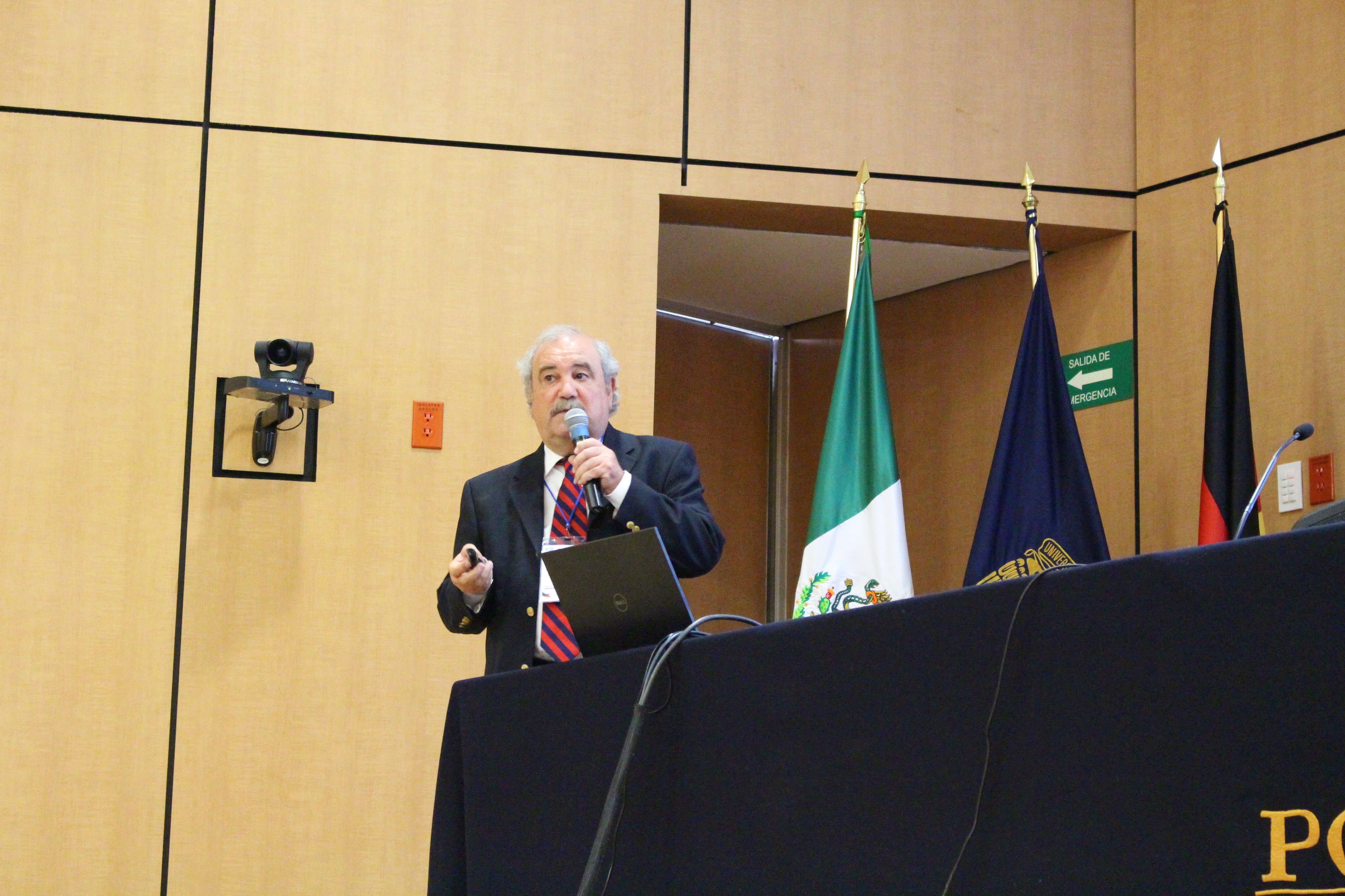 Carlos Arámburo (UNAM) erklärte das UNAM-Förderprogramm PAPIIT