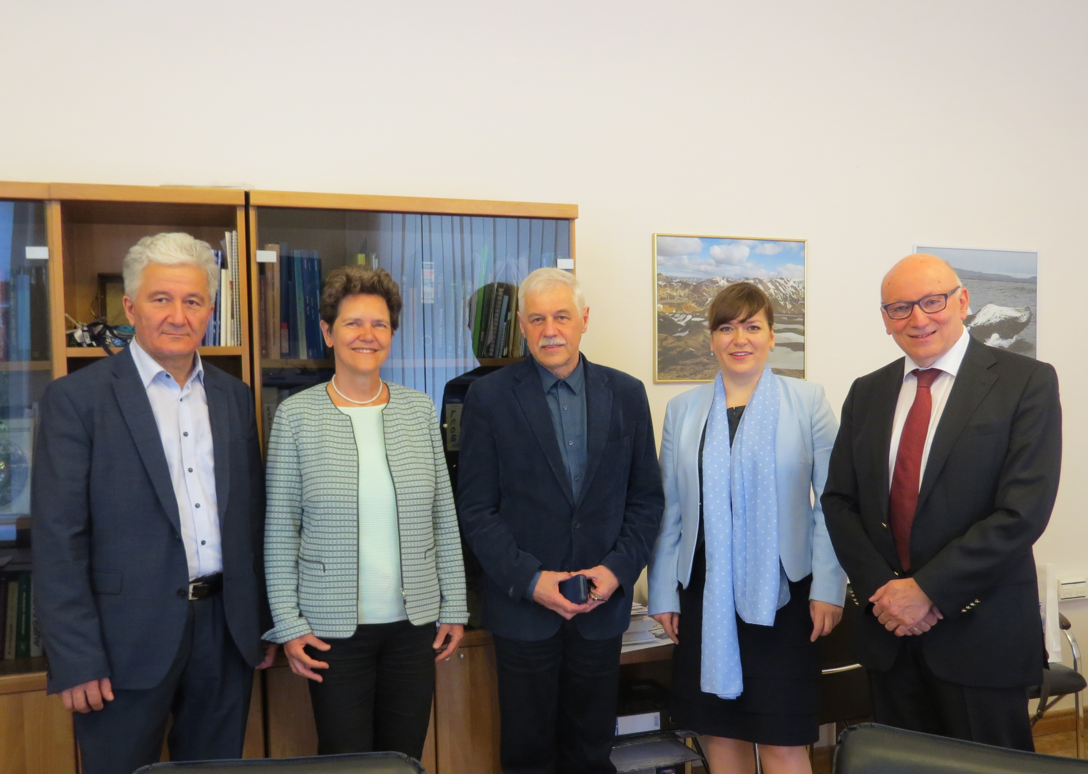 DFG-Delegation am Ioffe-Institut in St. Petersburg: (v.l.) Yury Kusraev (Ioffe-Institut), Karin Zach,Sergey Lebedev (Ioffe-Institut), Wilma Rethage, Wolfgang Ertmer