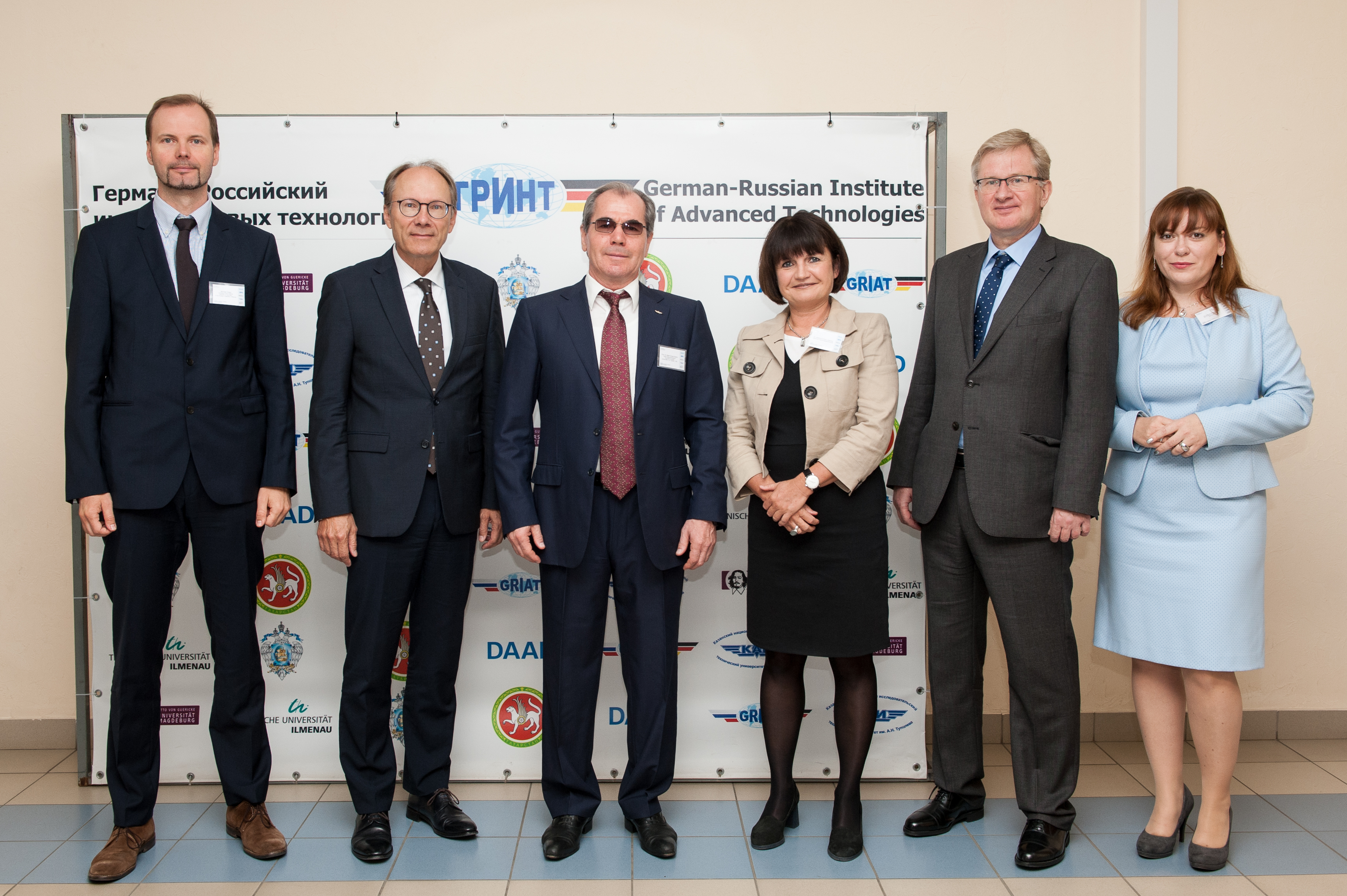 Auftakt der 8. Nachwuchswoche mit (v.l.) Michael Dobis (Deutsche Botschaft Moskau), Christian Müller (DAAD Bonn), Albert Gilmutdinov (KNRTU-KAI Kasan), Johanna Kowol-Santen (DFG Bonn), Andreas Hoeschen DAAD/DWIH Moskau), Wilma Rethage (DFG Moskau)