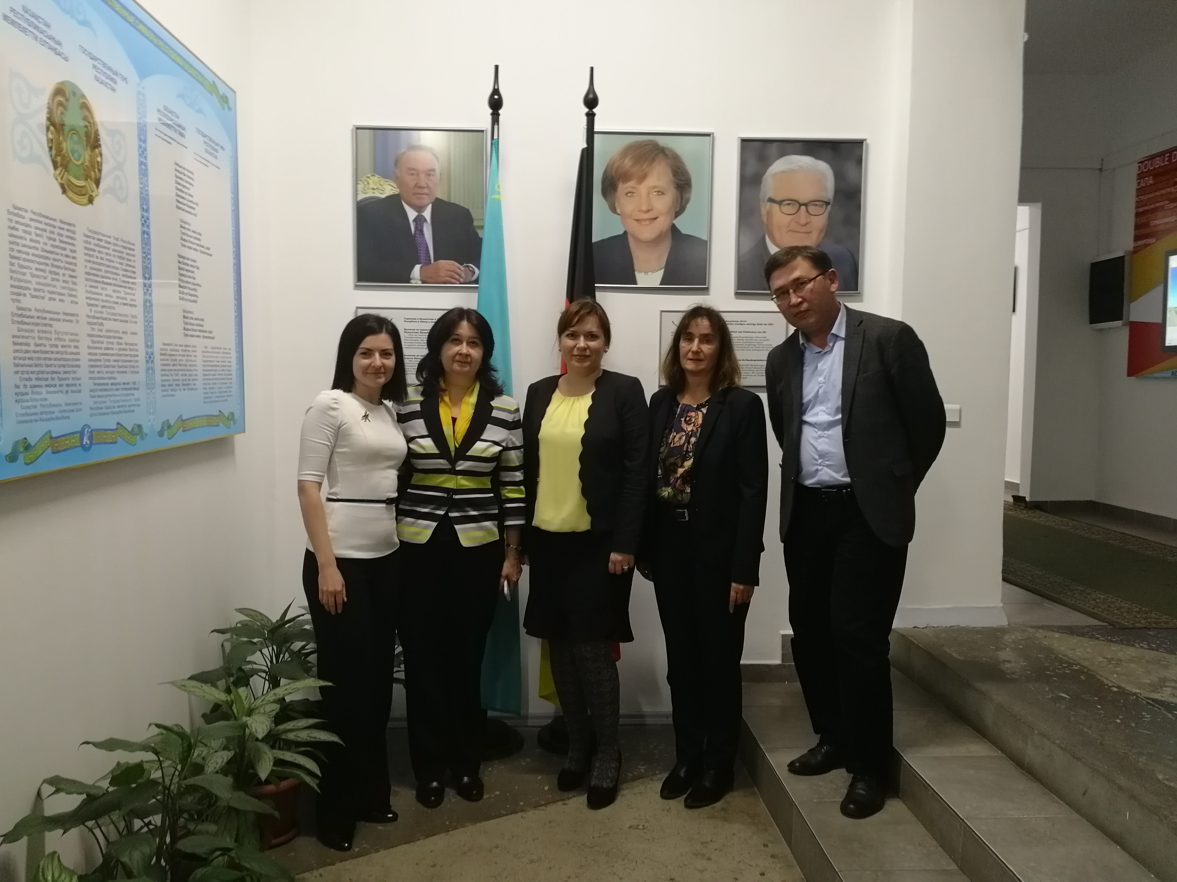 Besuch der Deutsch-Kasachischen Universität (DKU), Almaty (v.l.) Maria Kadantseva (DFG Russland/GUS), Olga Moskovchenko (Rektorin der DKU), Wilma Rethage (DFG Russland/GUS), Mechthild Köhler (DFG Berlin), Serik Beimenbetov (Prorektor für Forschung, D