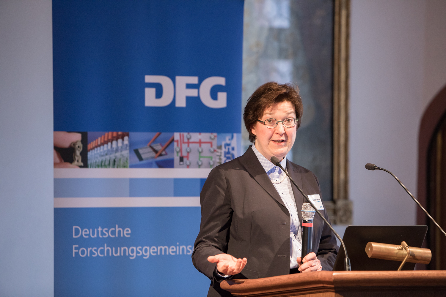 DFG Vice President Leena Bruckner-Tuderman thanks the participants for a successful symposium