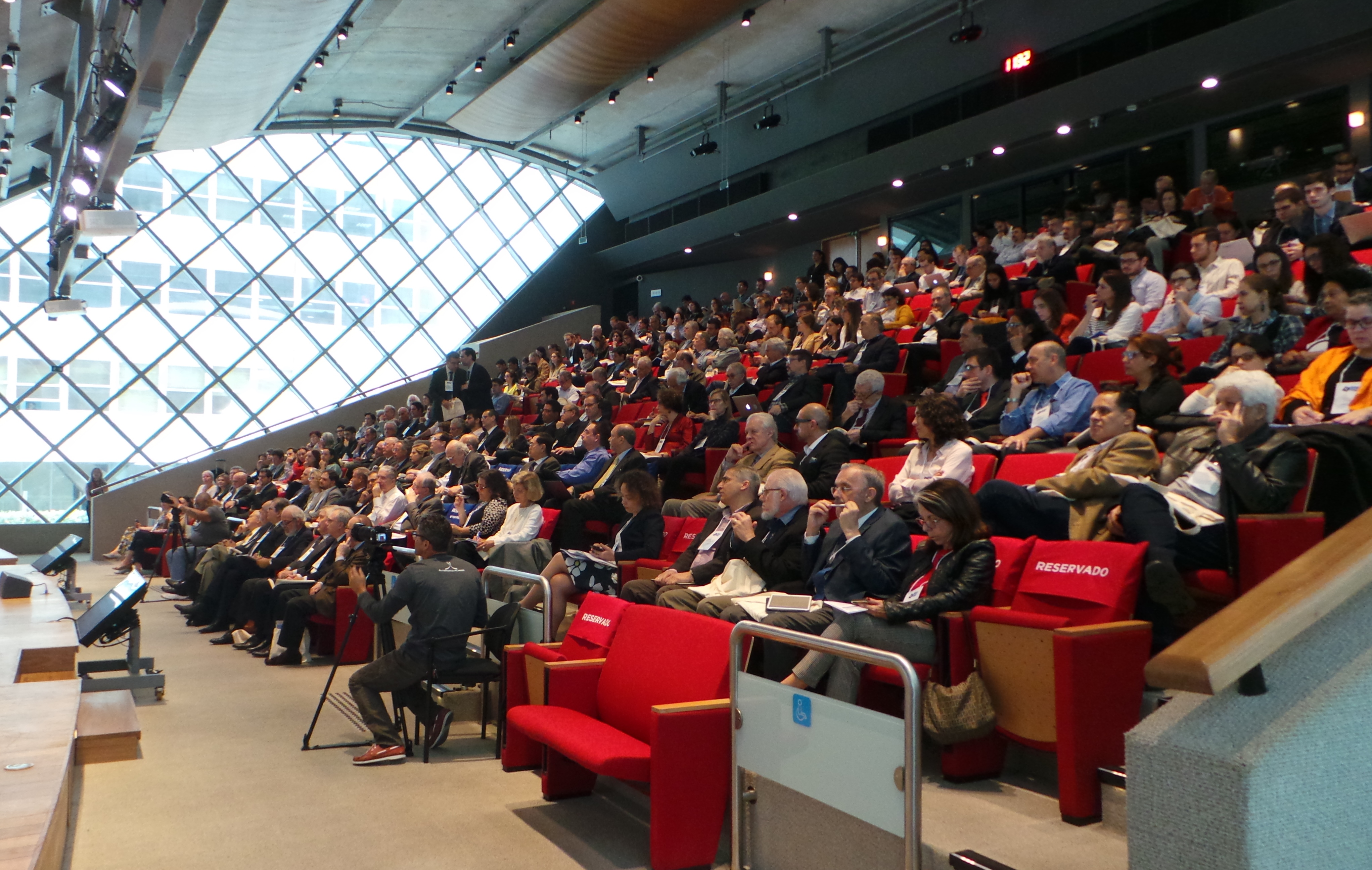 Publikum mit rund 320 Teilnehmenden des 5. FGV-Kolloquiums für Angewandte Forschung