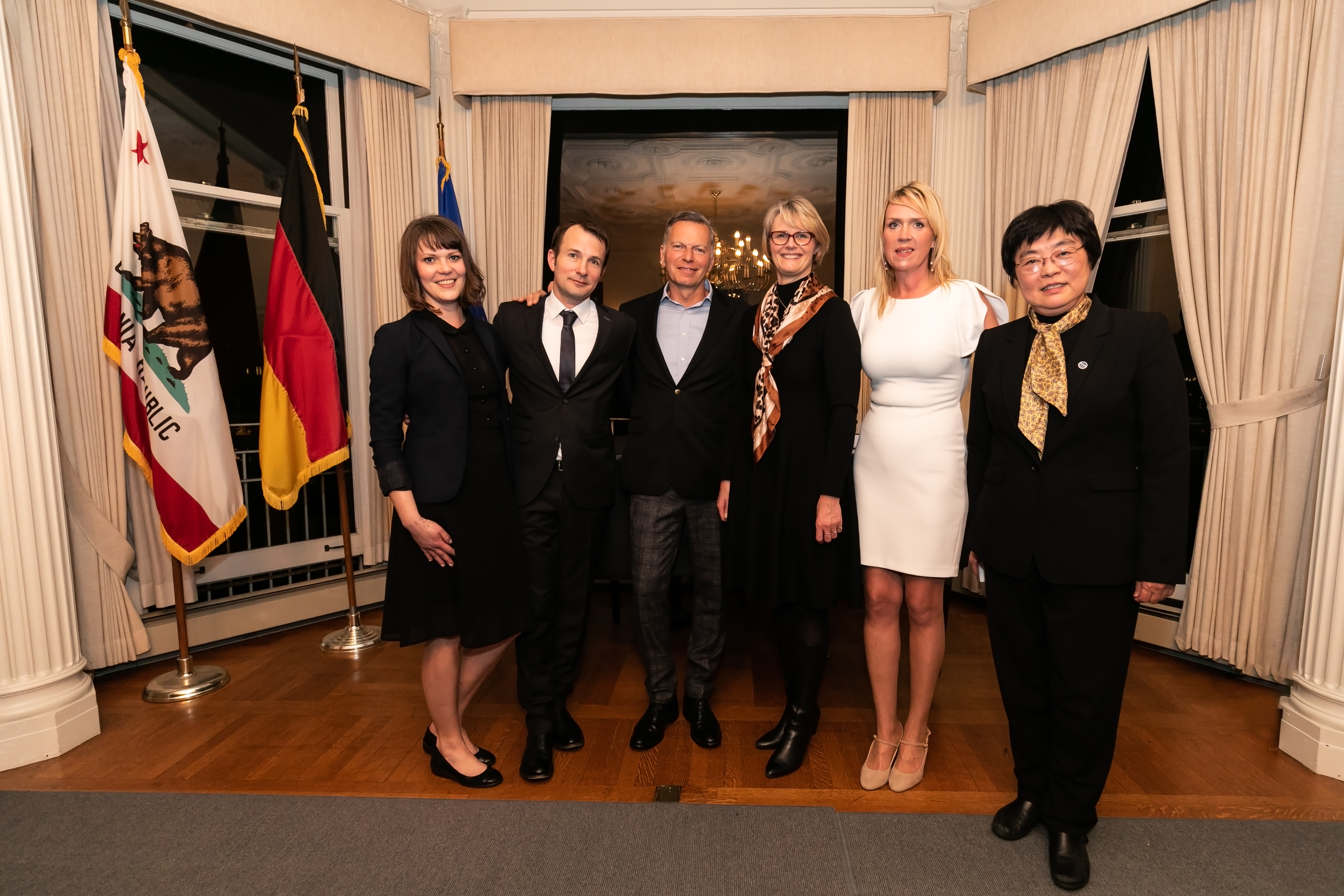 From left: Hanni Geist (DAAD San Francisco), Dr. Rainer Gruhlich (DFG North America), Consul General Hans-Ulrich Südbeck, Federal Minister Anja Karliczek, Esther Legant (KIT), UC Berkeley Professor and TUM-Alumna Connie Chang-Hasnain