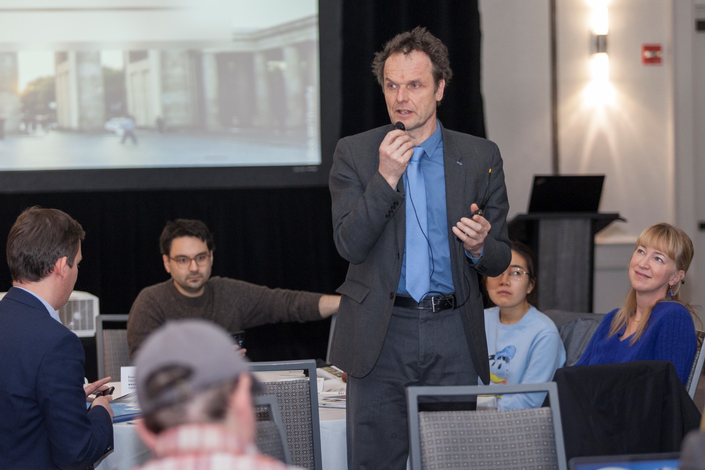 Also at the ECF, Stefan Altevogt spoke about funding opportunities for postdocs and early researchers at one of the roundtable sessions.